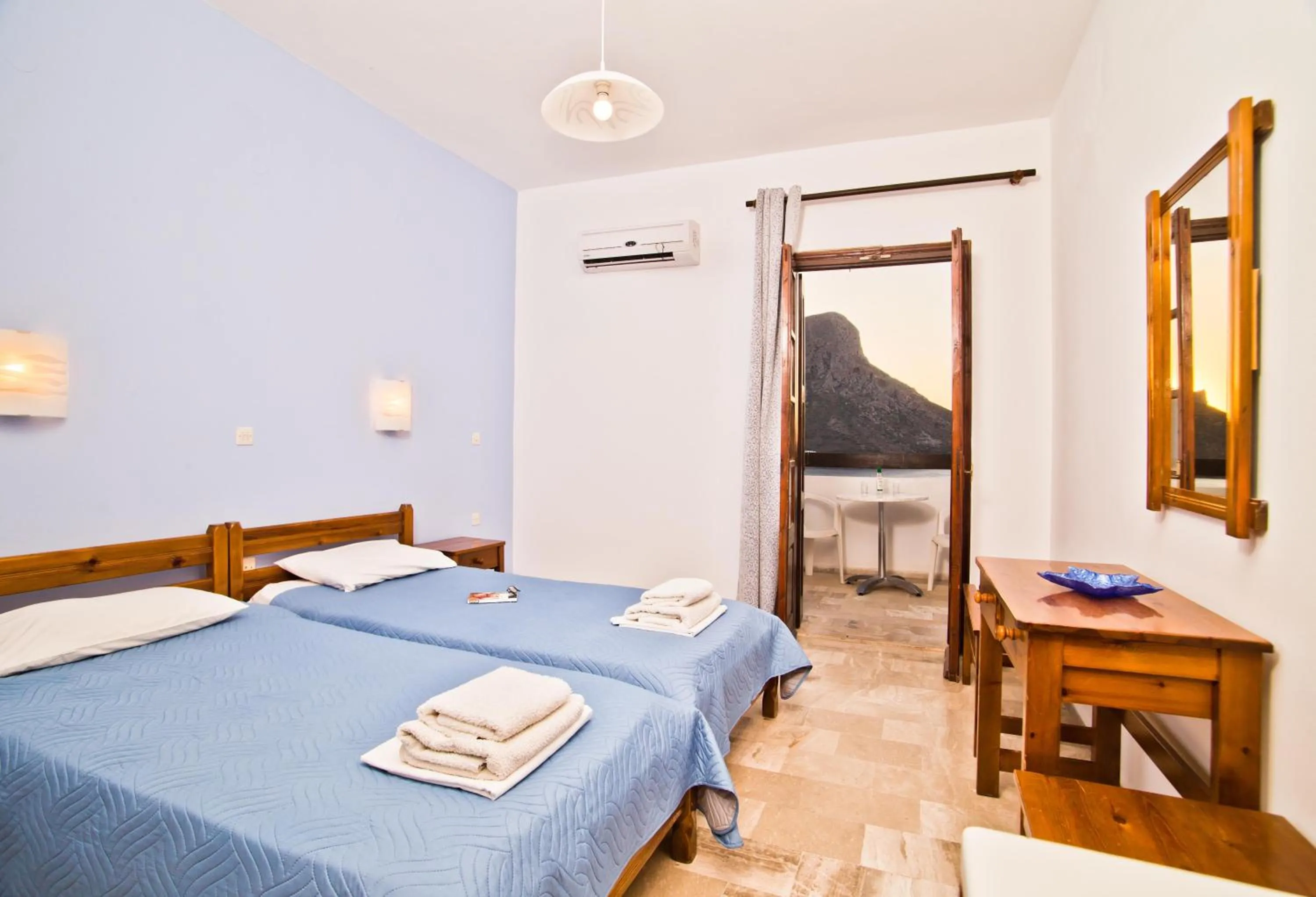 Photo of the whole room, Bed in Pegasus