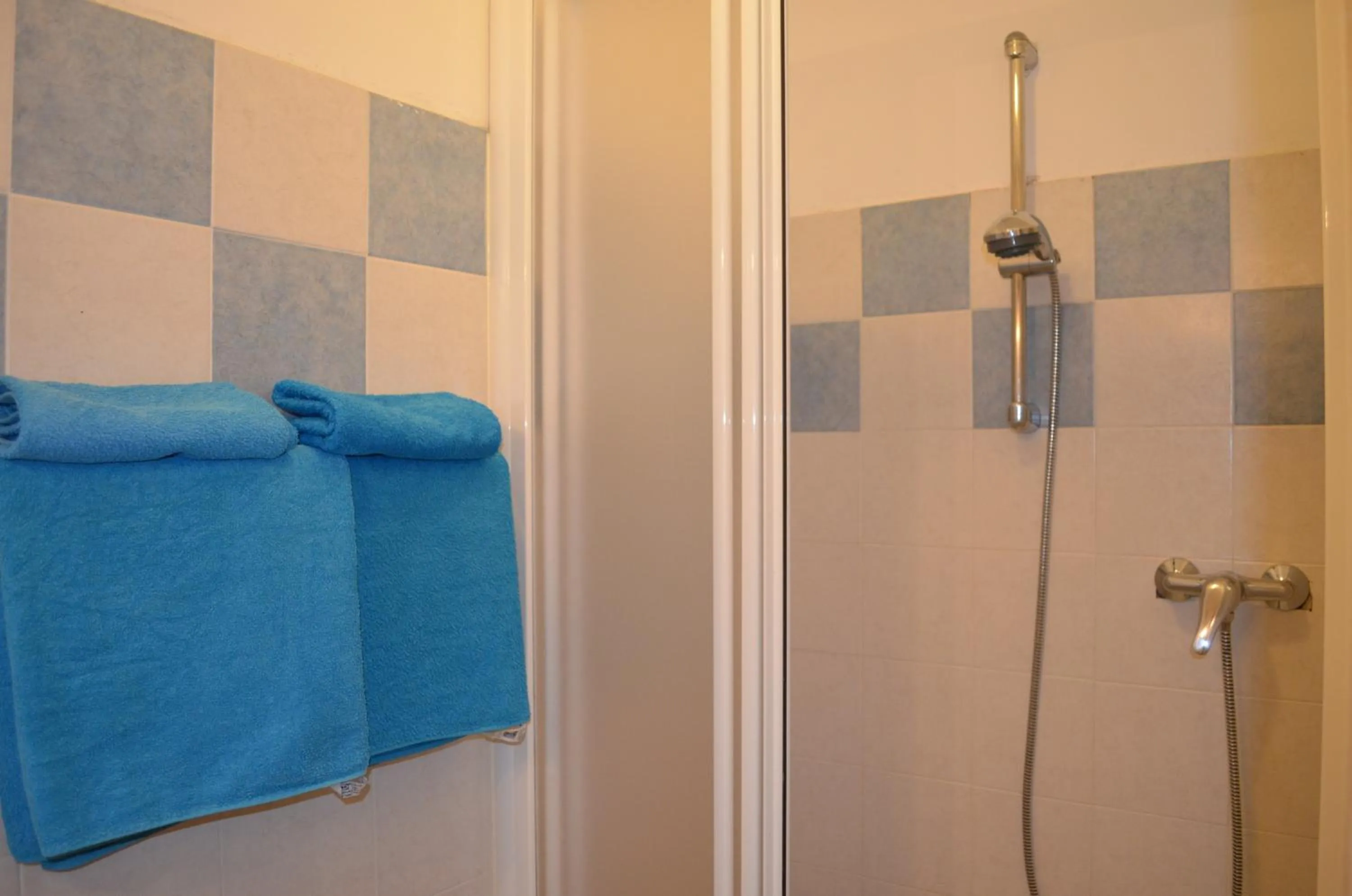 Shower in Hotel Funivia