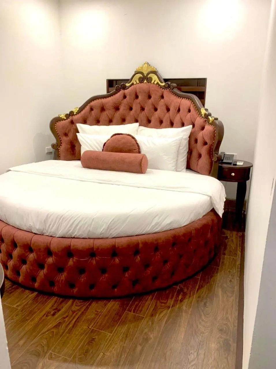 Bed in Royal Hotel Sài Đồng - Long Biên