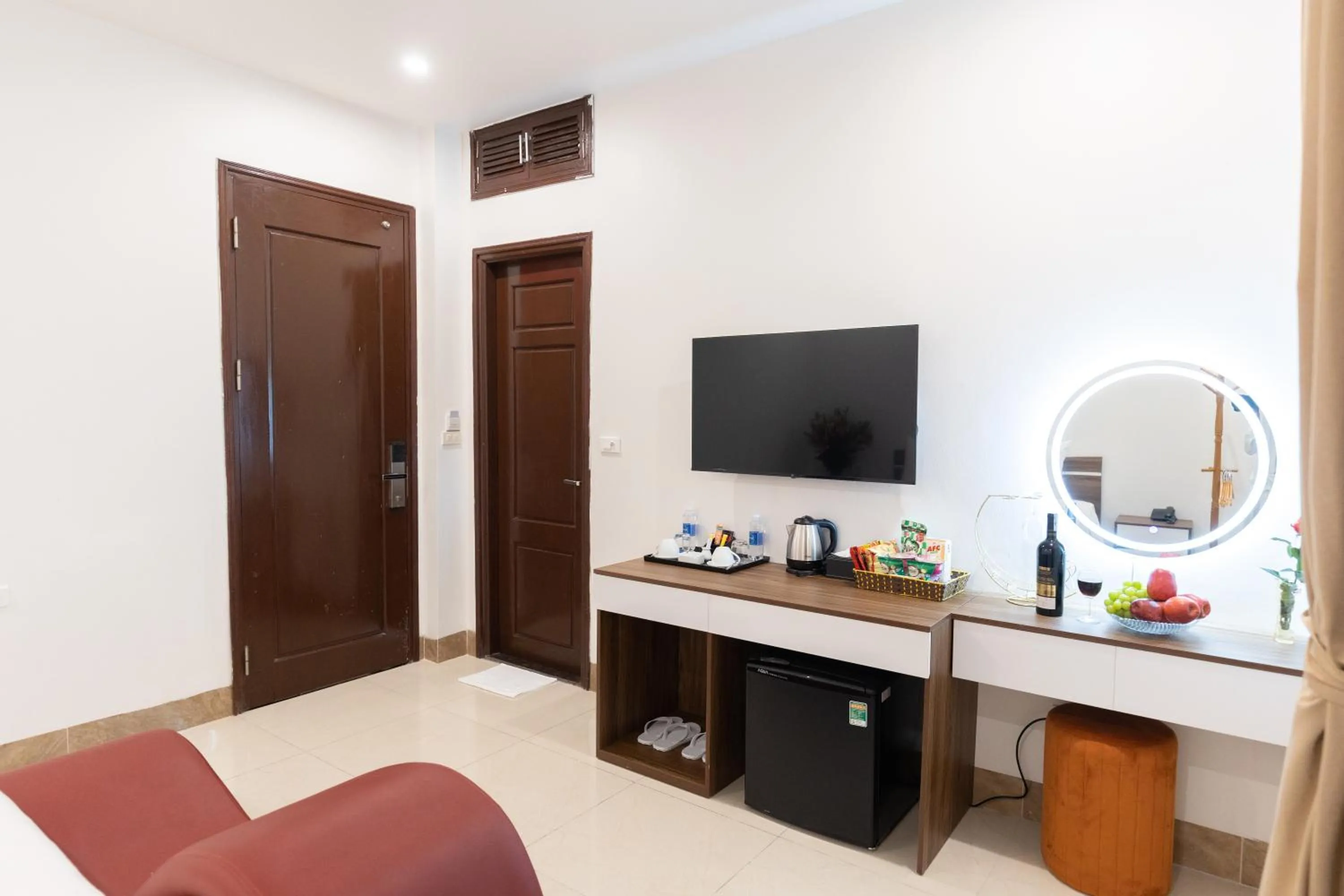 TV and multimedia, Bed in Royal Hotel Sài Đồng - Long Biên