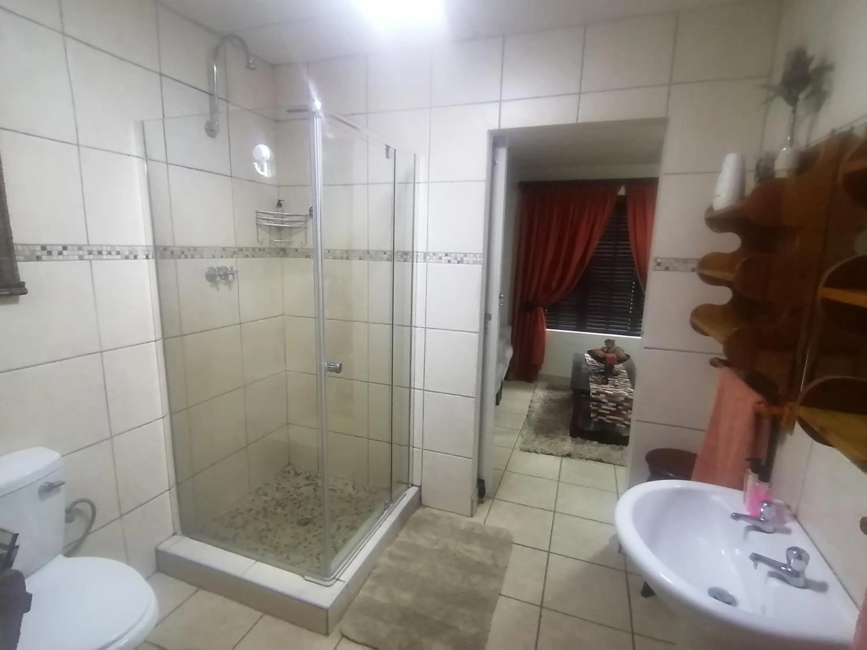 Shower in A Cherry Lane Self Catering and B&B