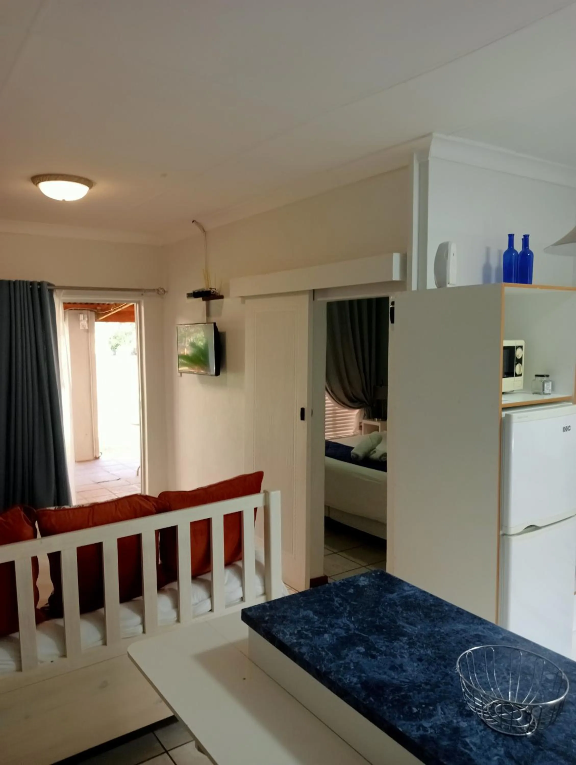 Kitchen or kitchenette, Bed in A Cherry Lane Self Catering and B&B