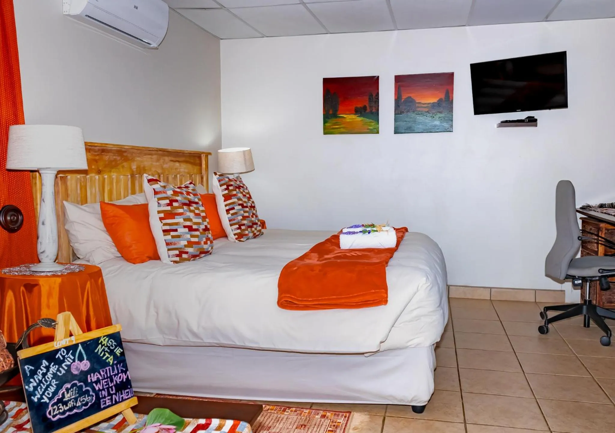 Bedroom, Bed in A Cherry Lane Self Catering and B&B