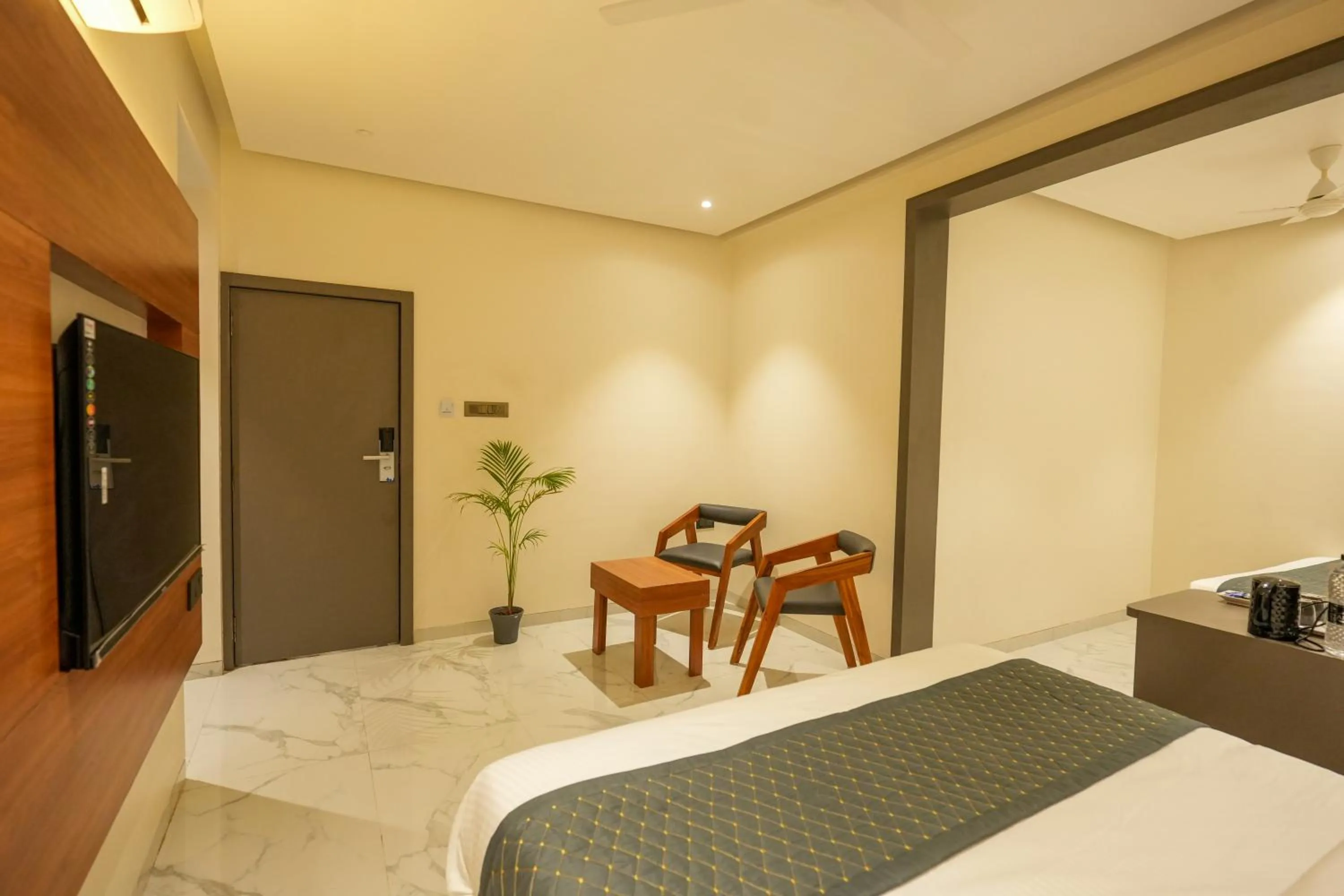 TV and multimedia, Bed in Hotel Sai Kamal