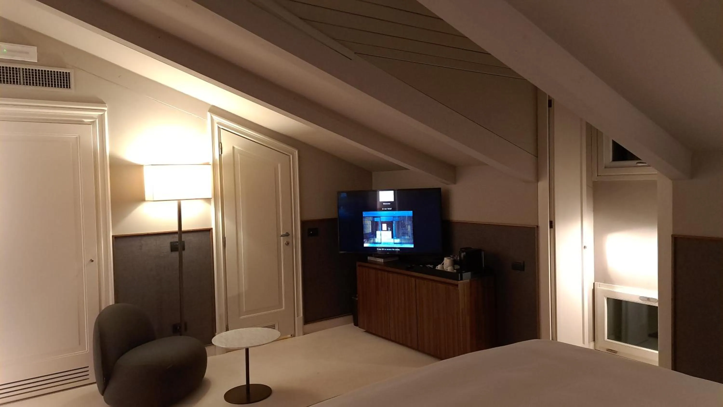 Night, Bed in Hotel Brun