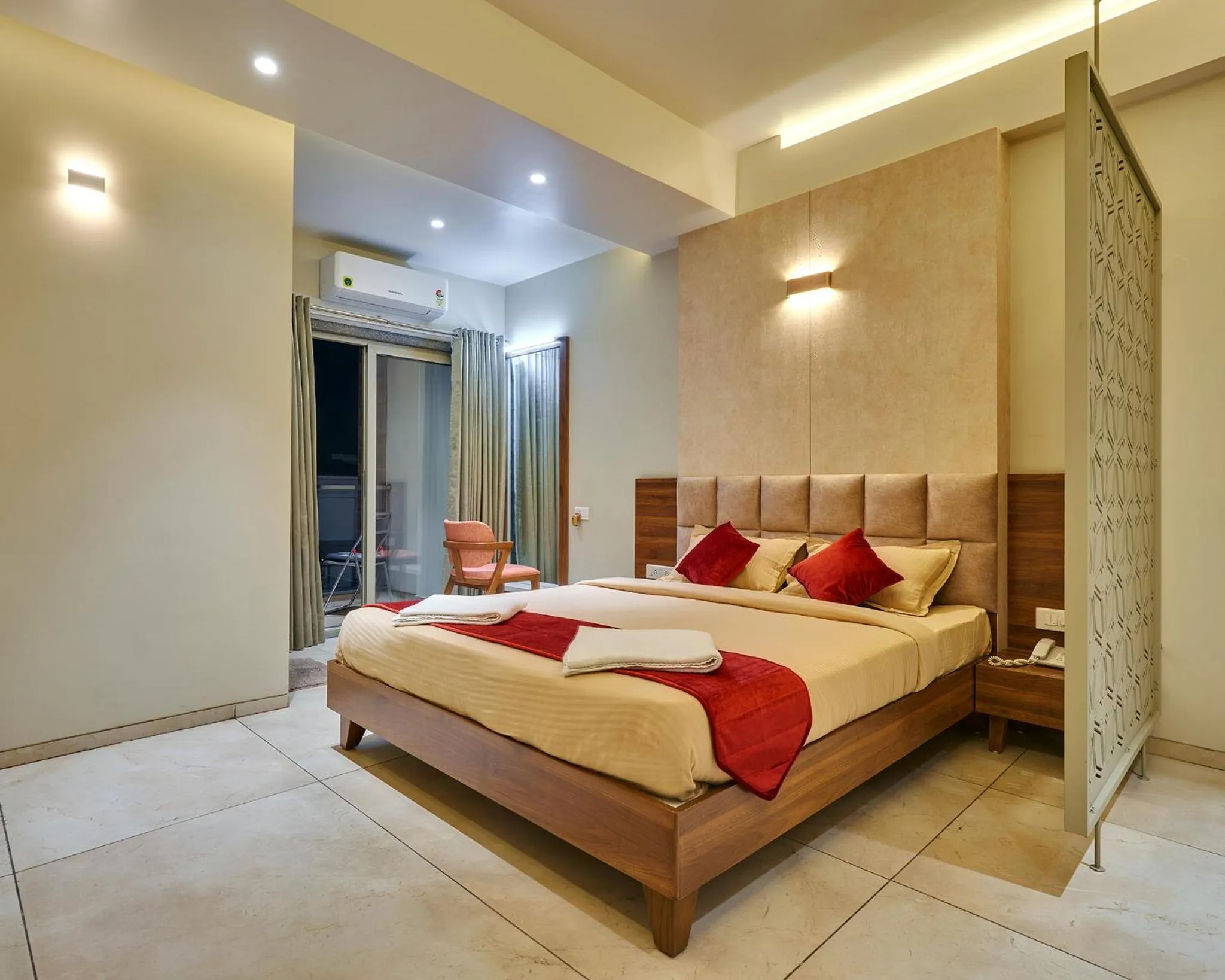 Bed in Hotel Swamini Kolhapur