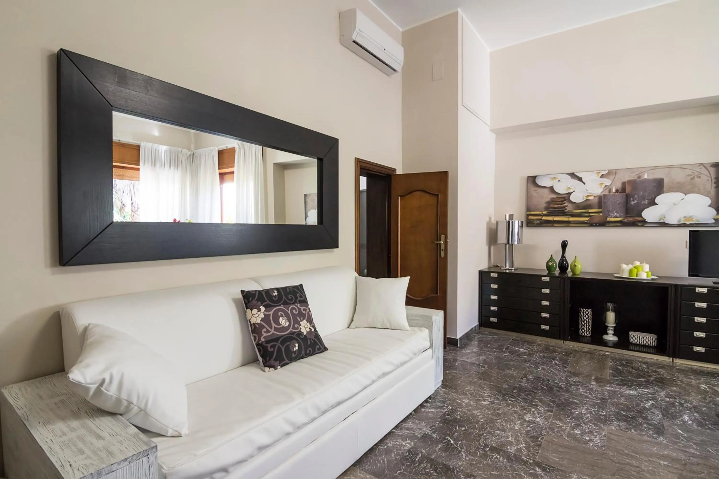 Photo of the whole room in Villa Lazzari B&B Tra i due Mari