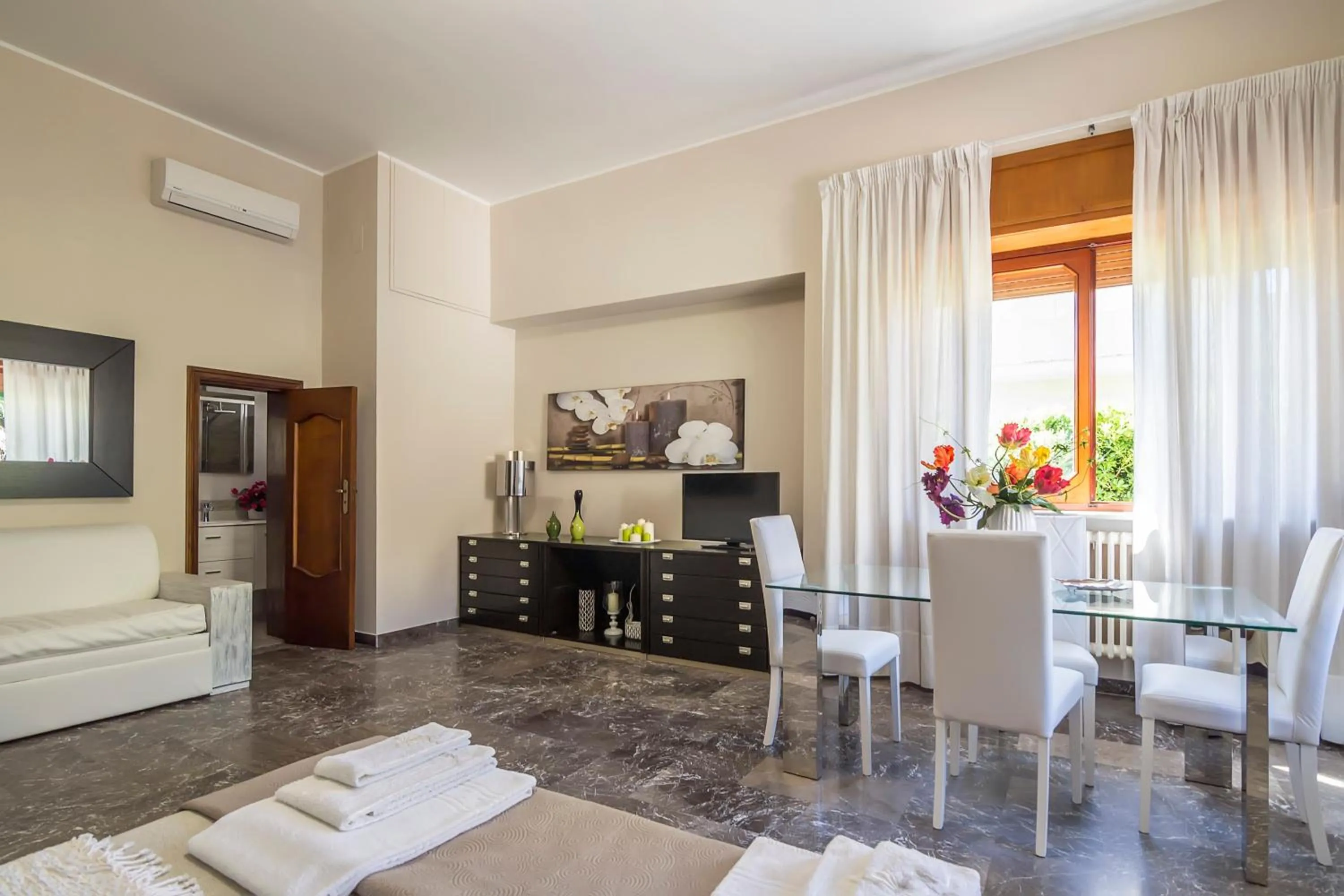 Photo of the whole room in Villa Lazzari B&B Tra i due Mari