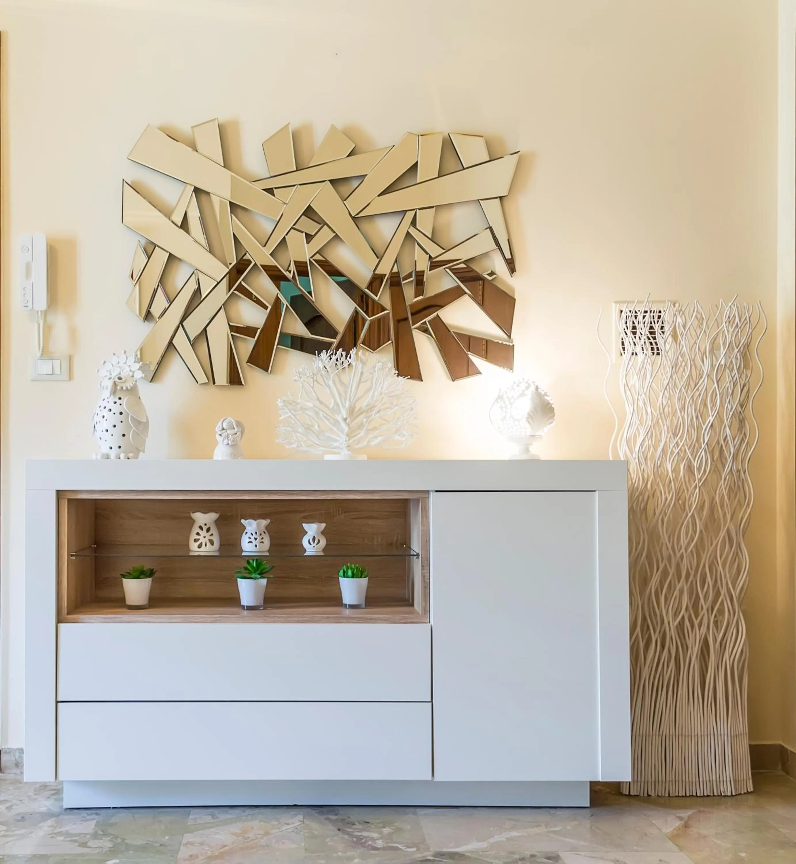 Lobby or reception in Villa Lazzari B&B Tra i due Mari