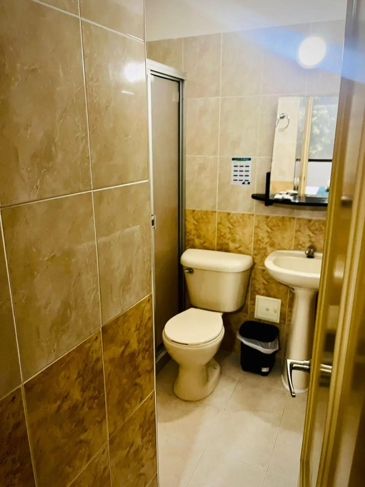 Shower in Hotel Luxor Cúcuta