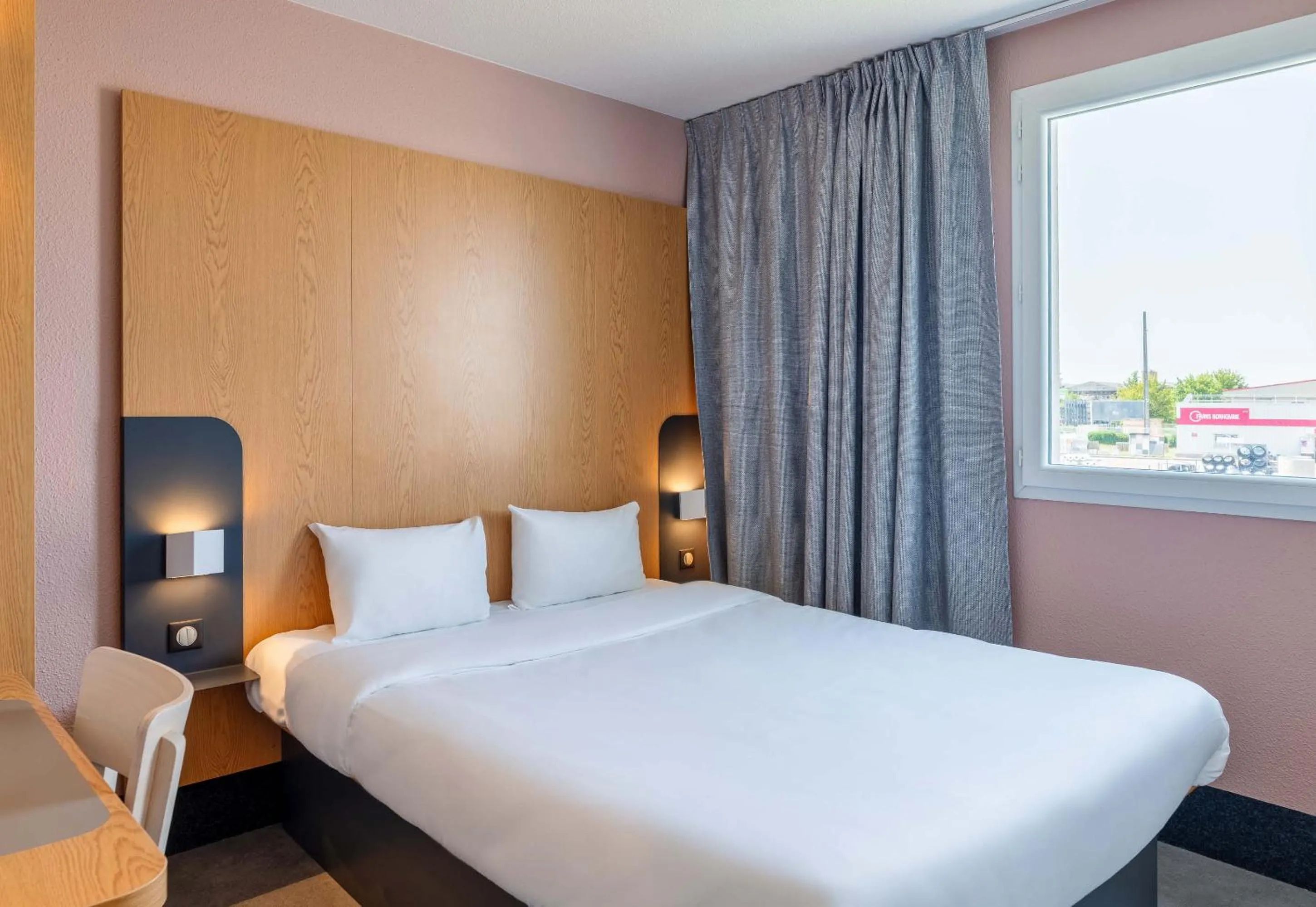 Bedroom, Bed in B&B HOTEL Lyon Eurexpo Chassieu