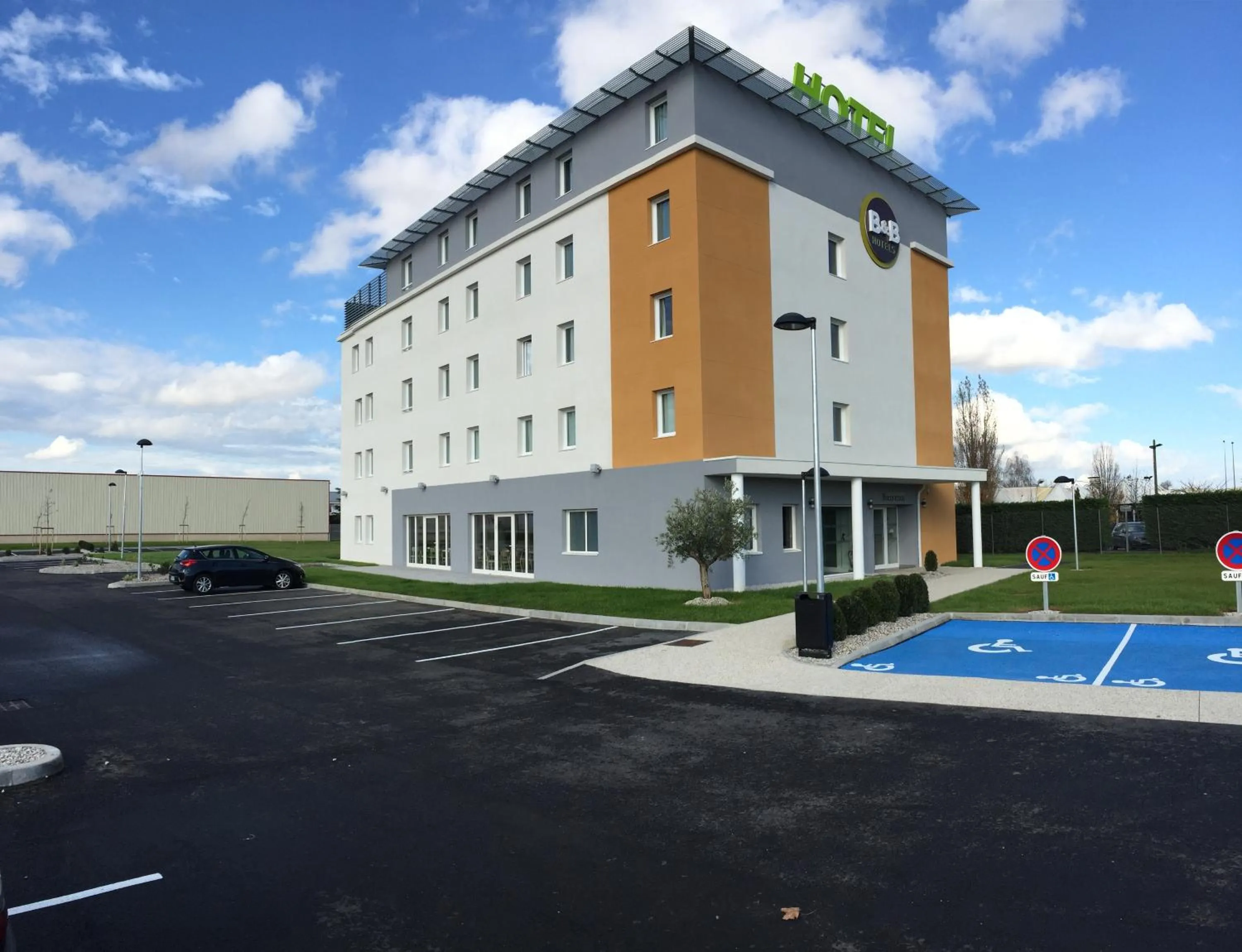 Facade/entrance in B&B HOTEL Lyon Eurexpo Chassieu