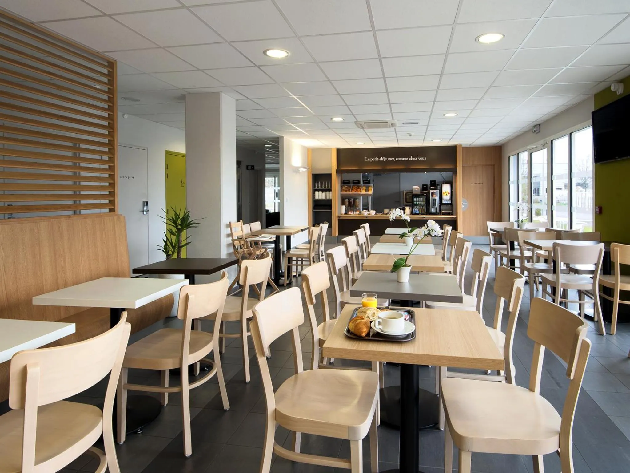 Food and drinks in B&B HOTEL Lyon Eurexpo Chassieu