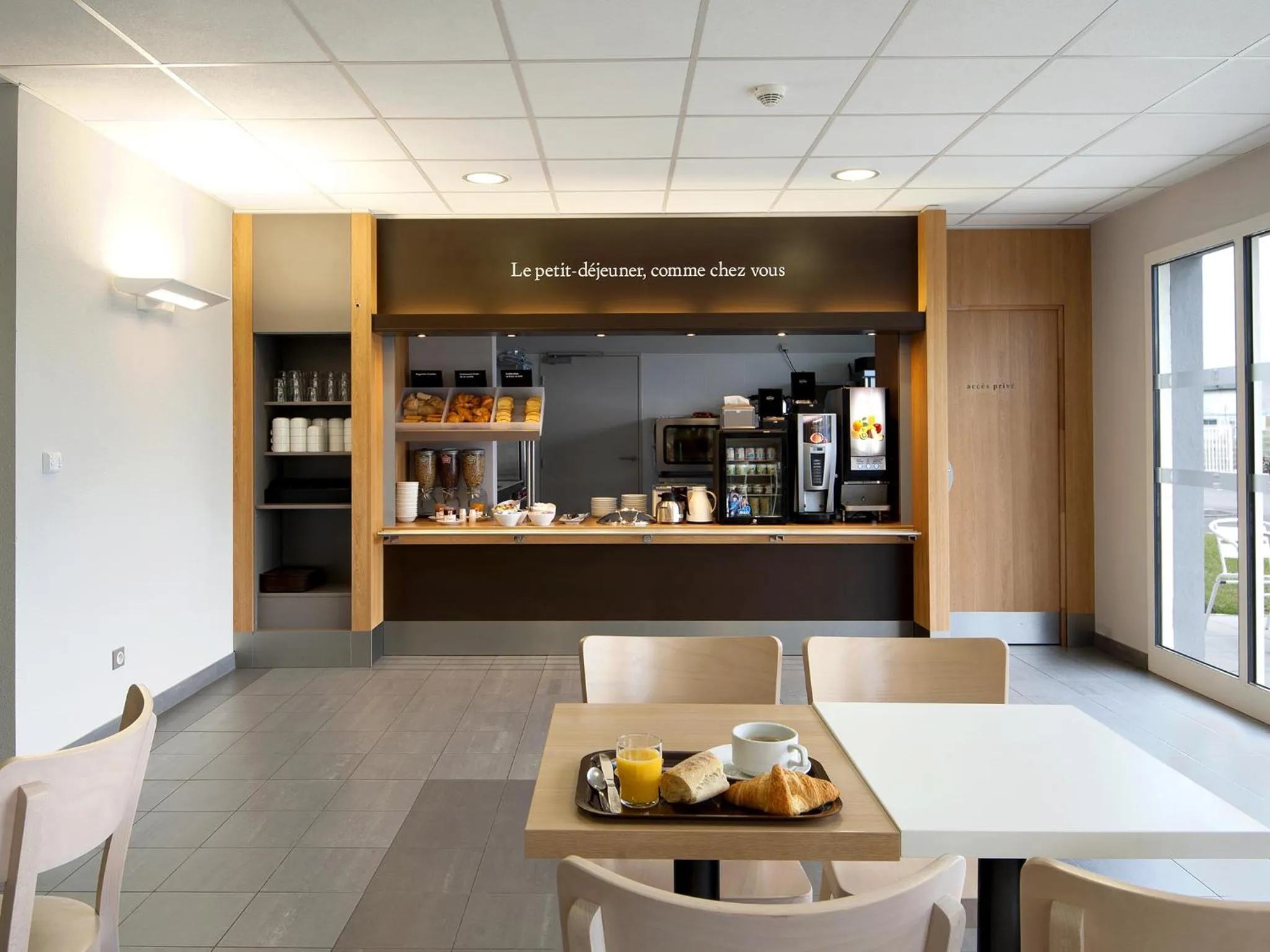 Food and drinks in B&B HOTEL Lyon Eurexpo Chassieu