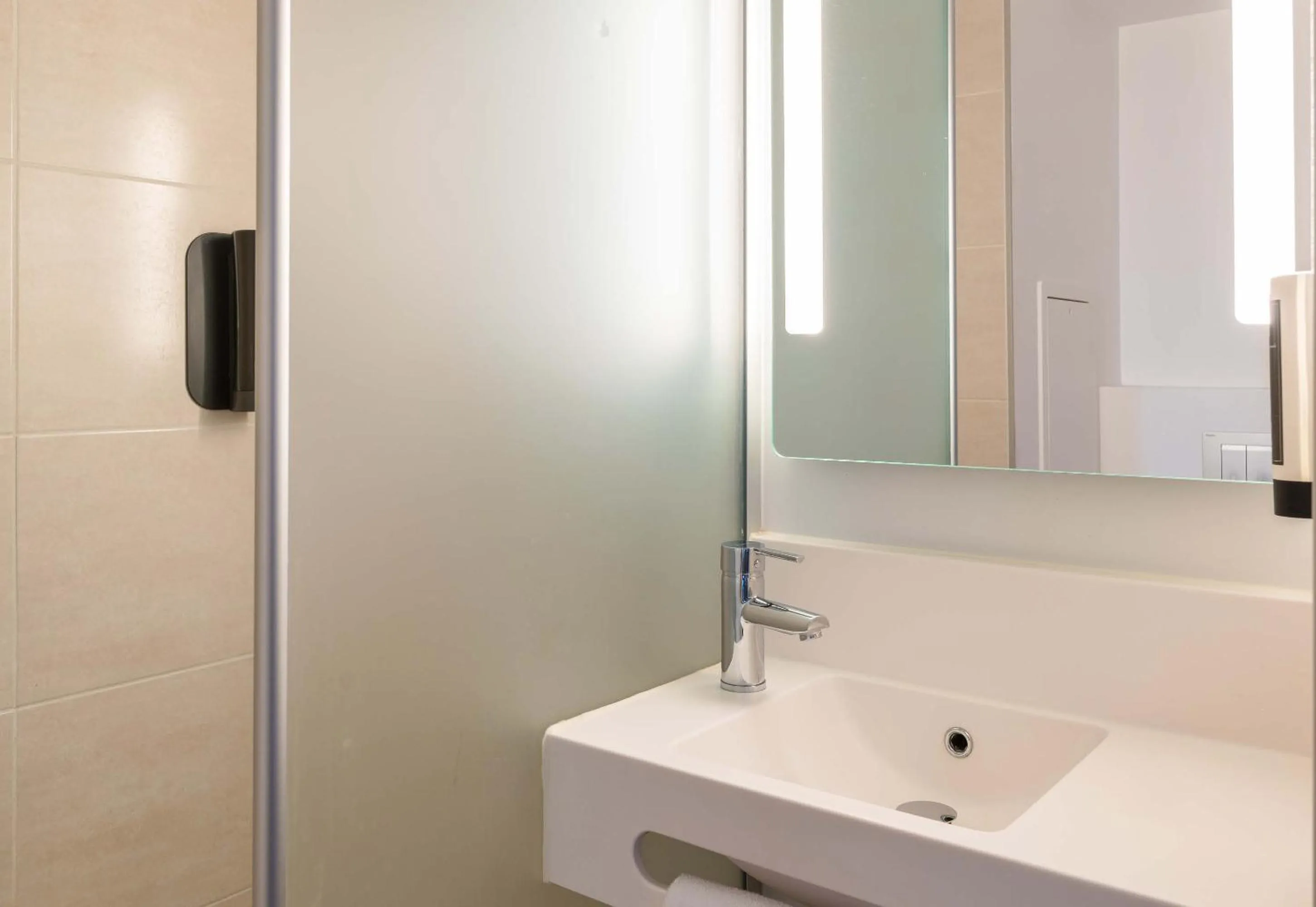 Bathroom in B&B HOTEL Lyon Eurexpo Chassieu