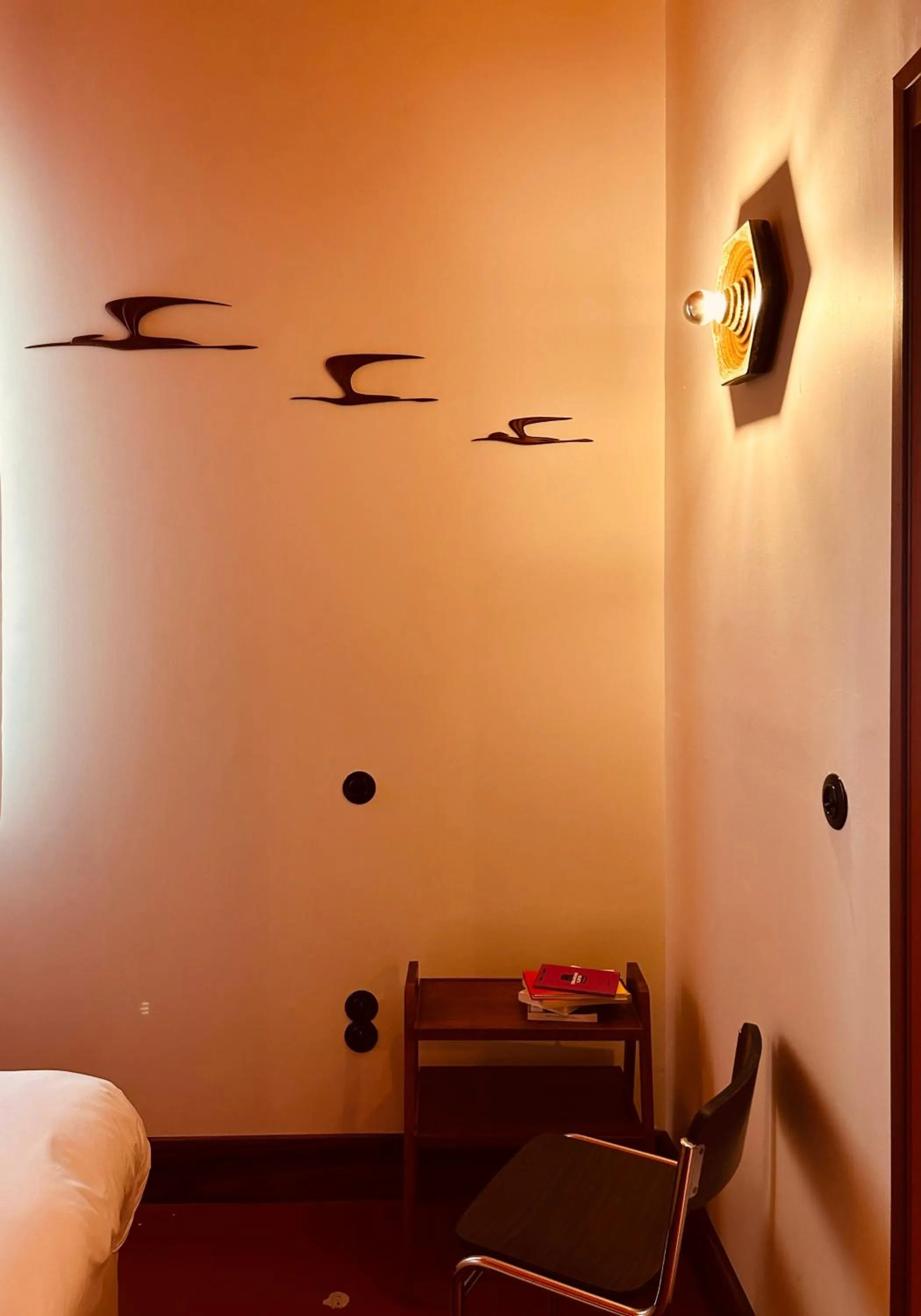 hair dresser in Hôtel Présent - Entrée autonome, réception en ligne - Encore Mieux