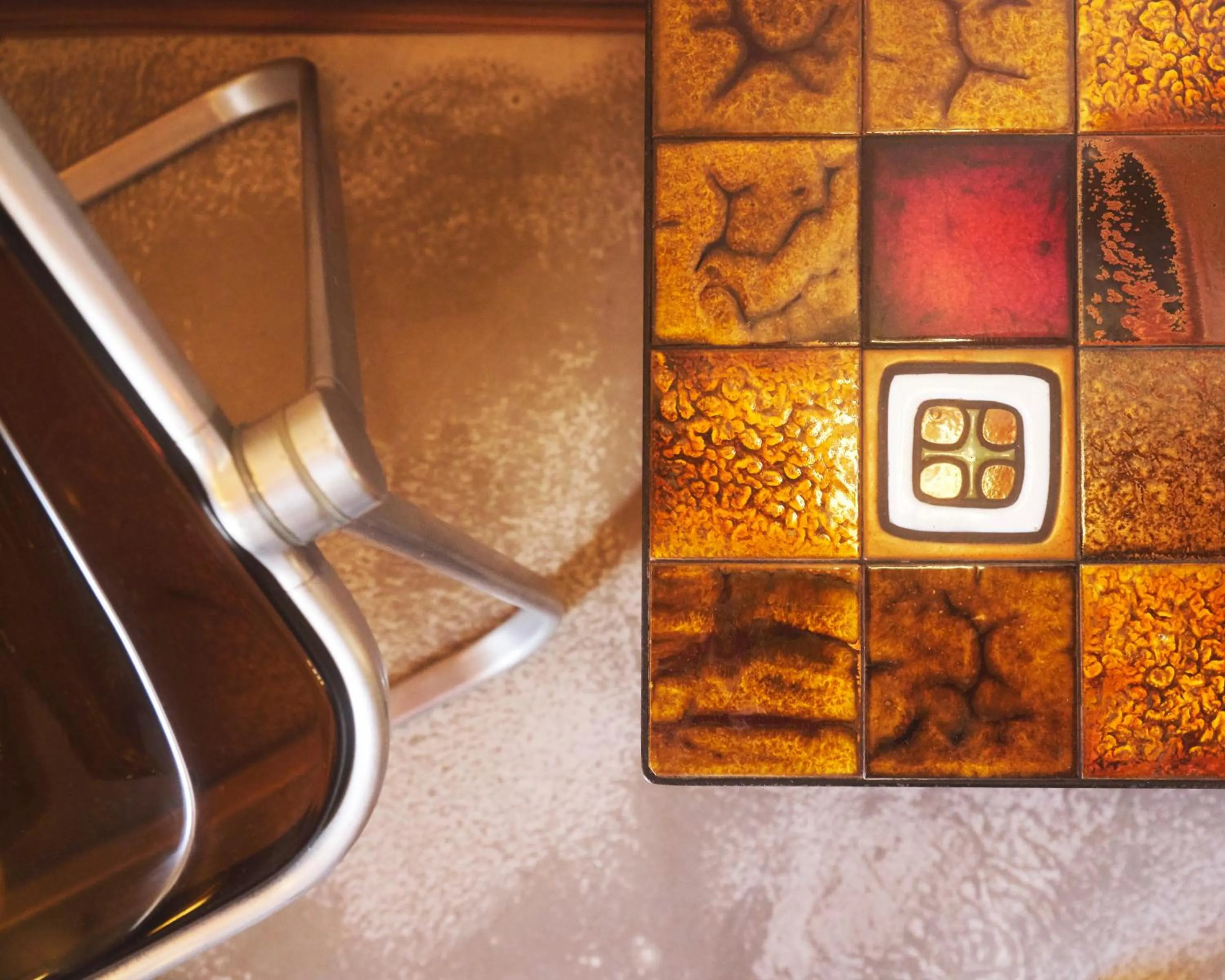 Decorative detail in Hôtel Présent - Entrée autonome, réception en ligne - Encore Mieux