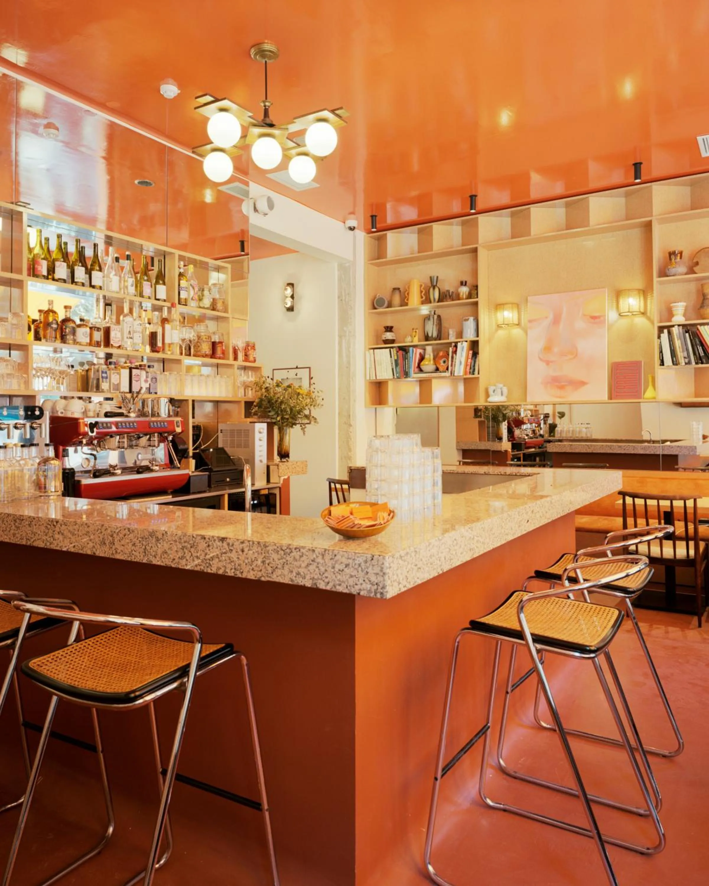 Restaurant/places to eat in Hôtel Présent - Entrée autonome, réception en ligne - Encore Mieux