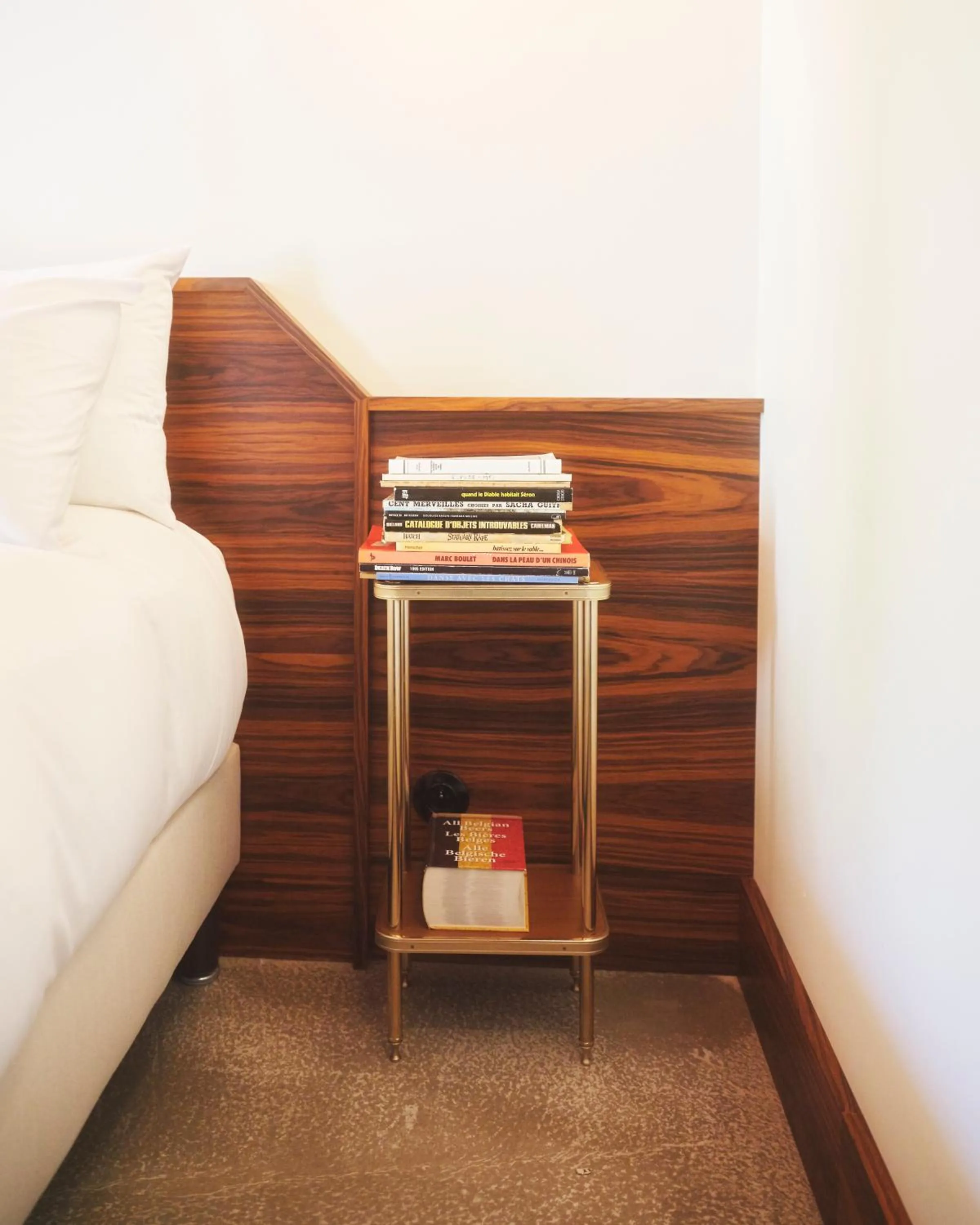 Library, Bed in Hôtel Présent - Entrée autonome, réception en ligne - Encore Mieux