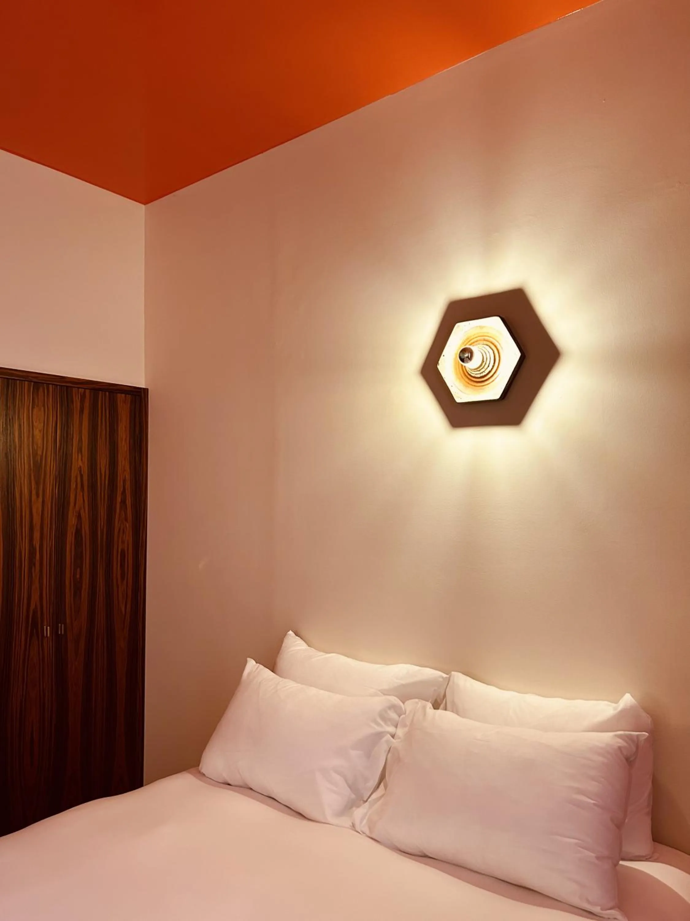 Bed in Hôtel Présent - Entrée autonome, réception en ligne - Encore Mieux