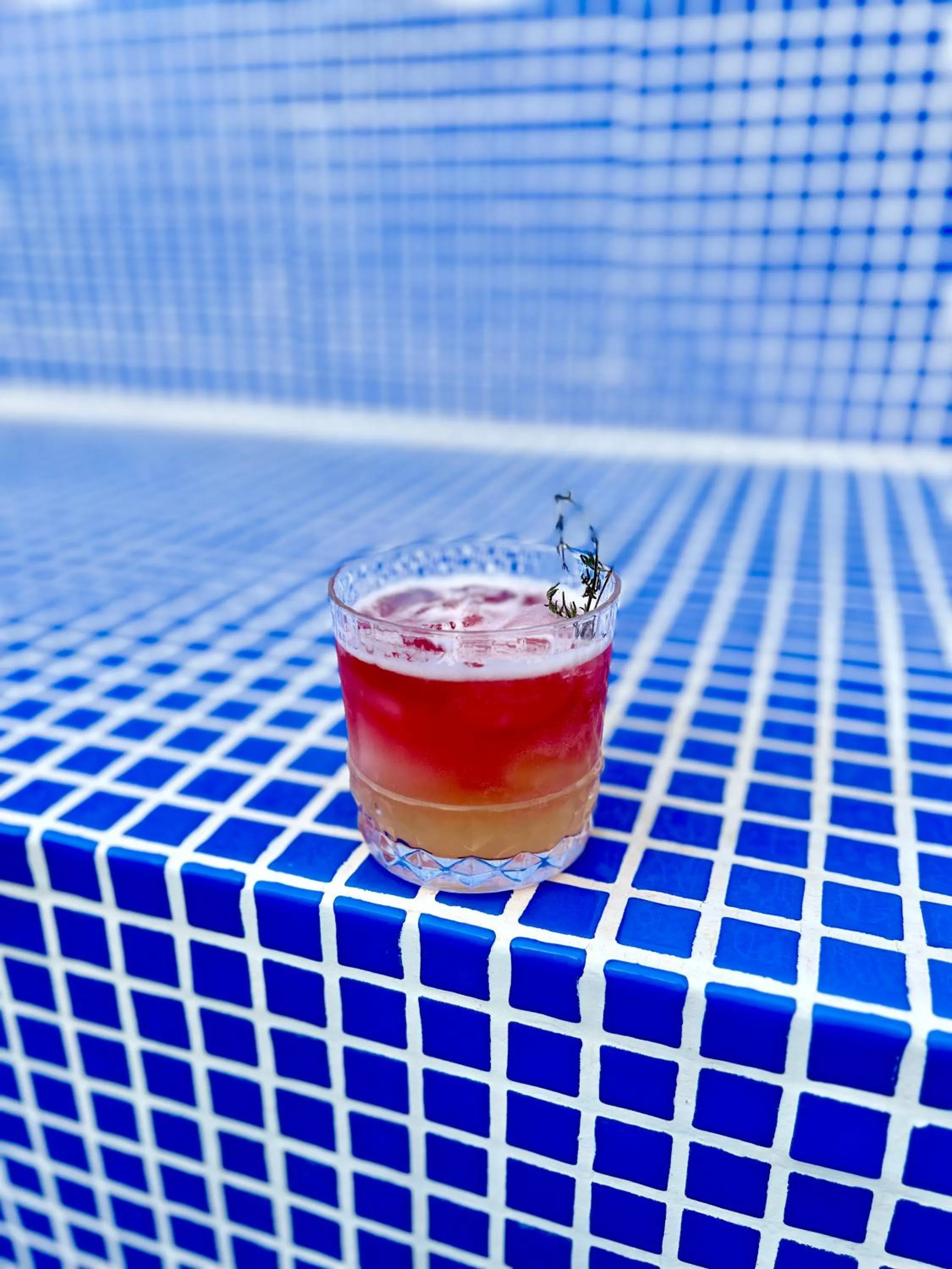 Lounge or bar in Hôtel Présent - Entrée autonome, réception en ligne - Encore Mieux