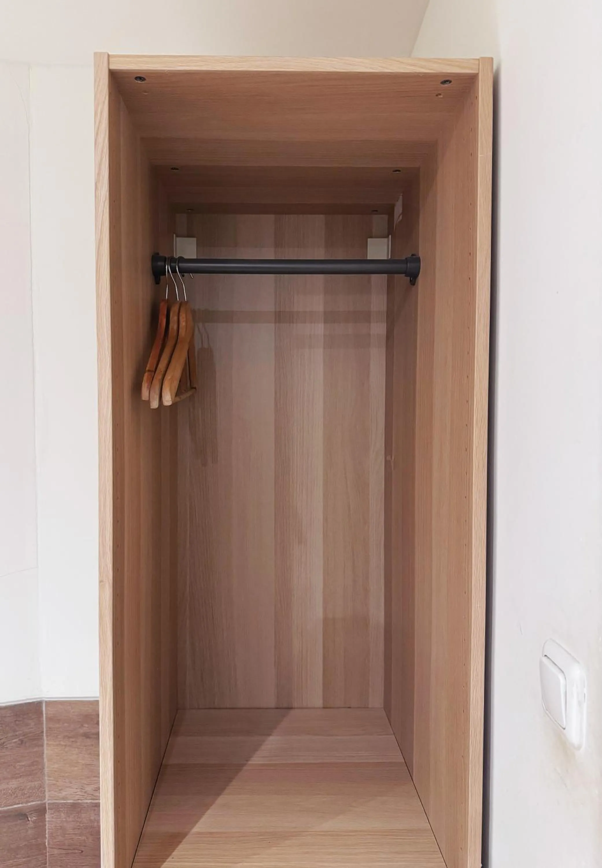 wardrobe in Hotel The Globe