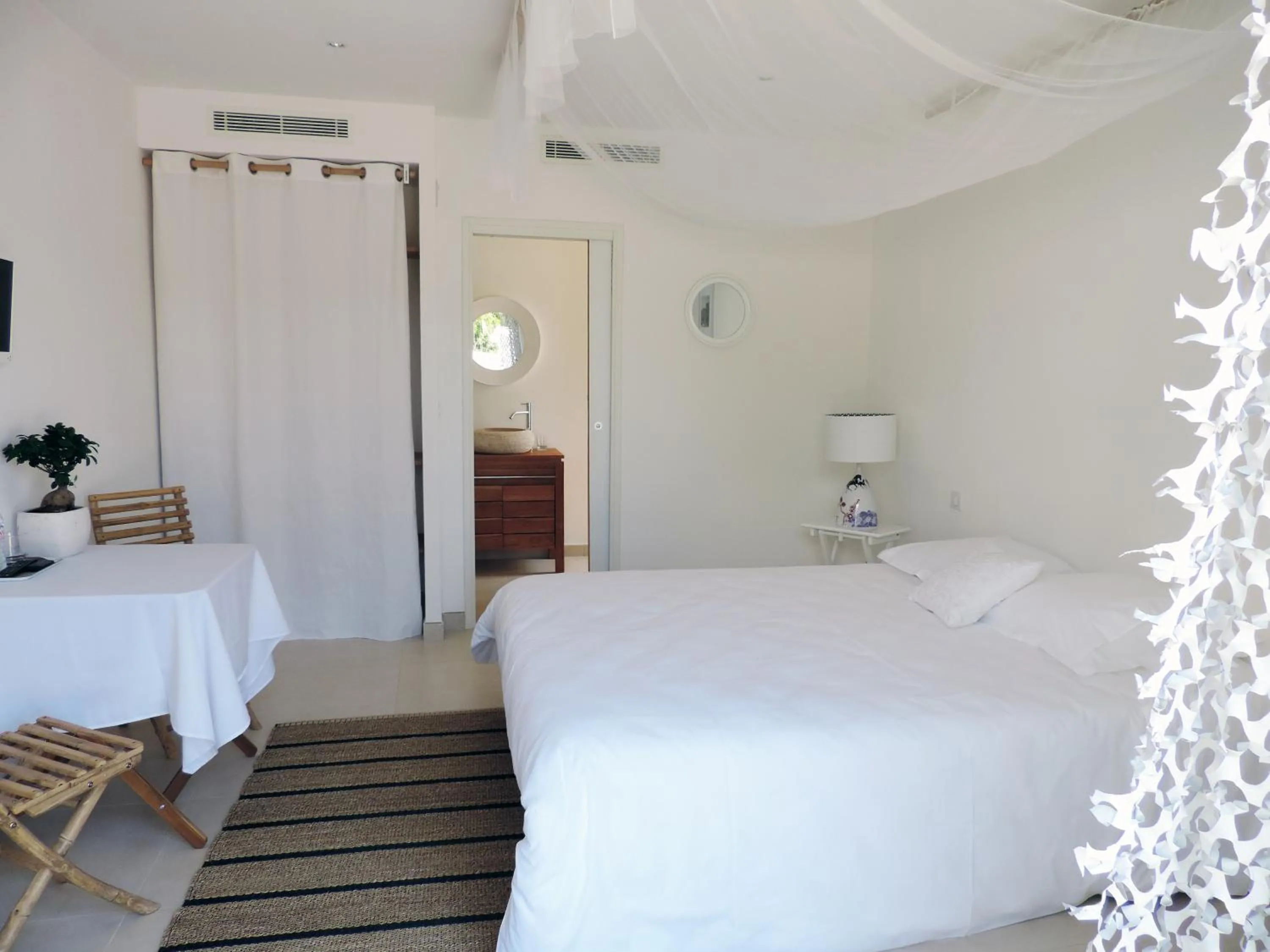 Photo of the whole room, Bed in Villa Le Sud