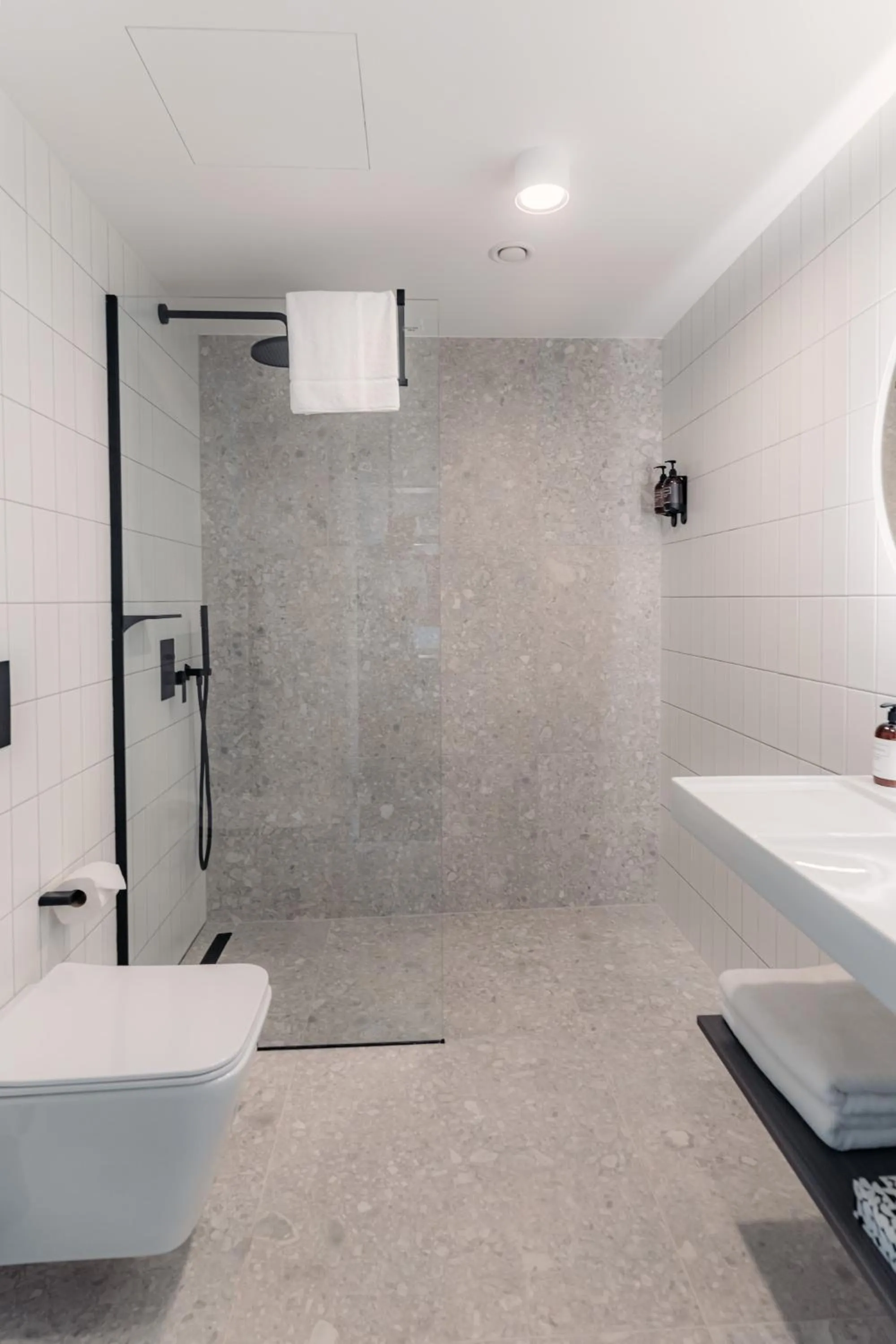 Shower in HONEST Ricany