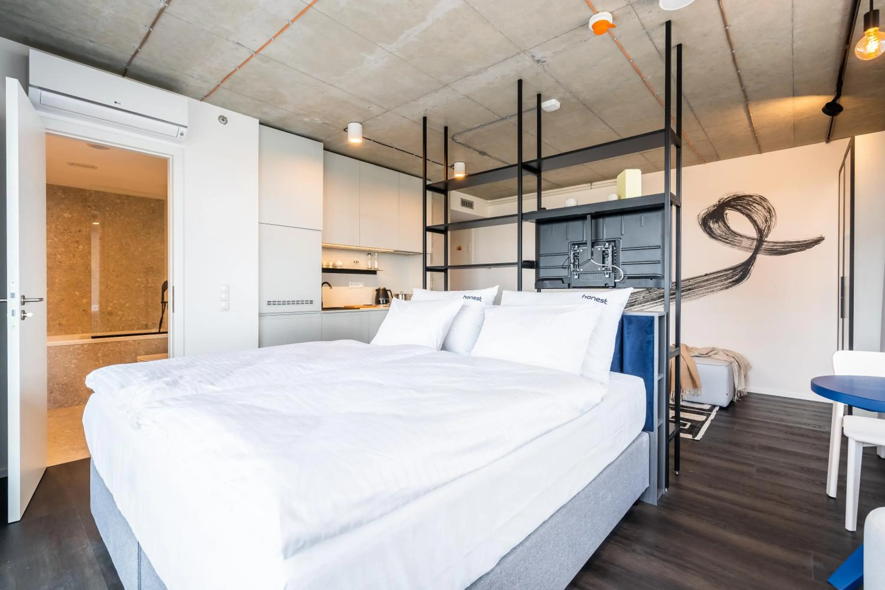 Bed in HONEST Ricany