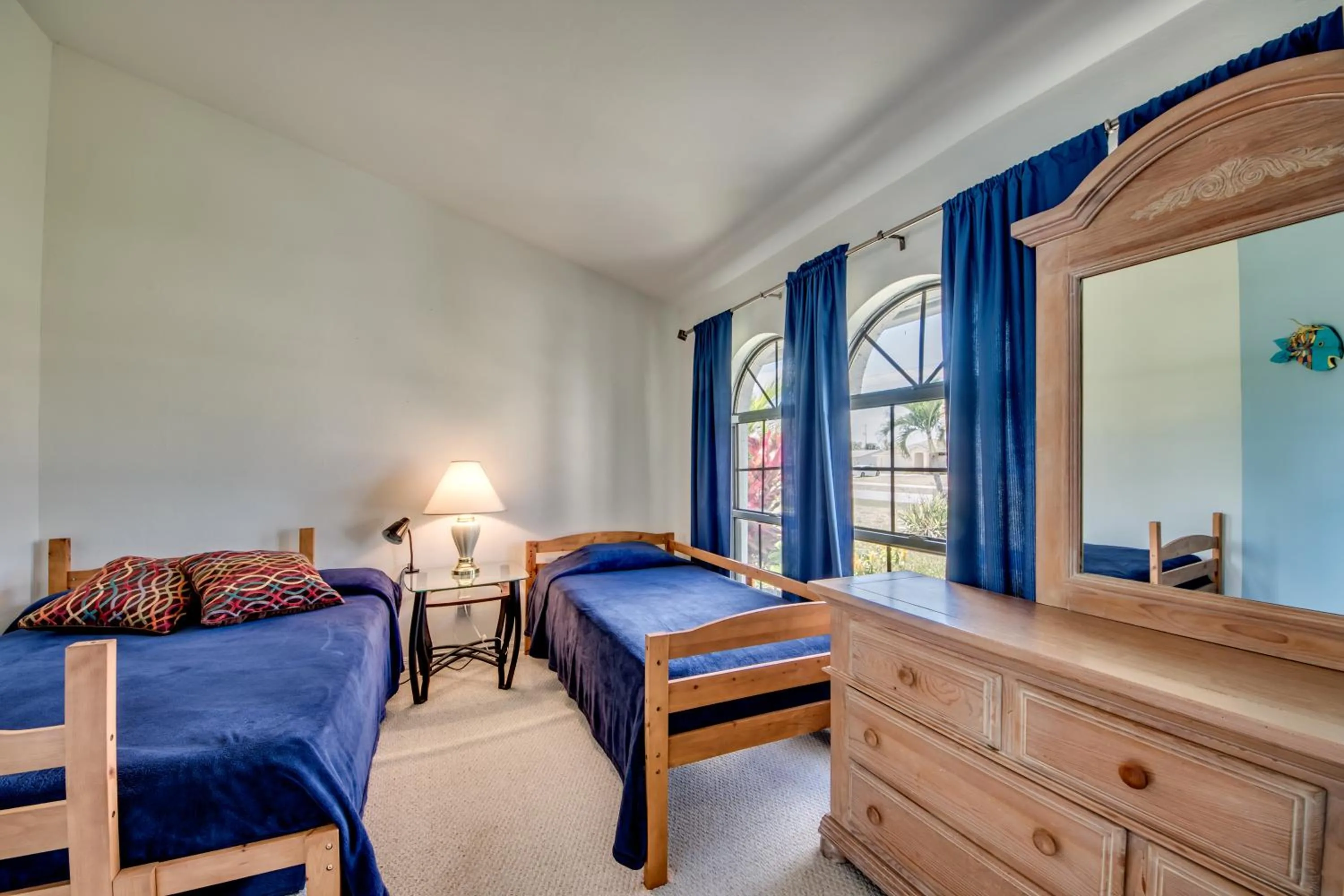 Bed in Villa McArita - 4 bedroom home w. heated pool on the water