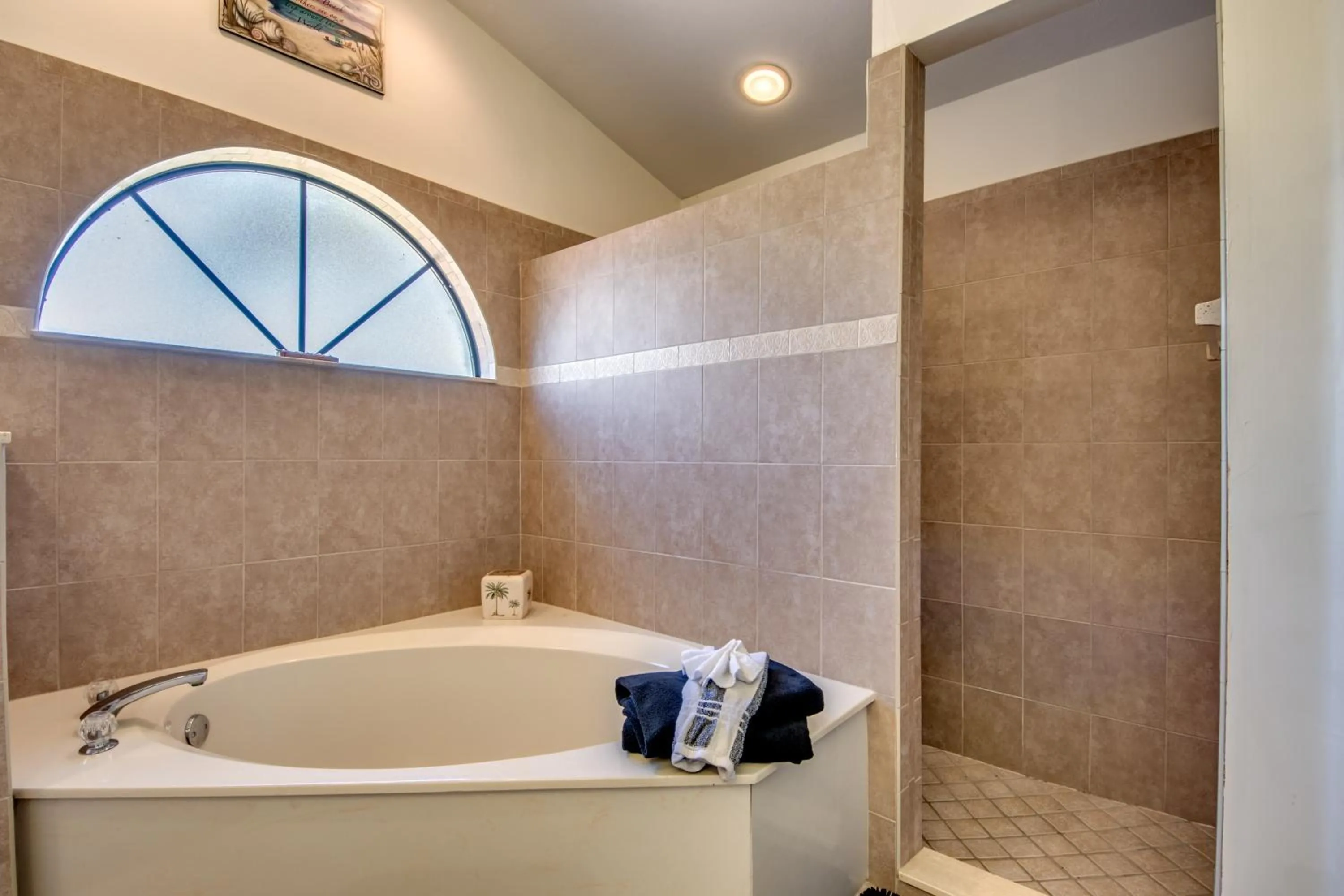 Villa McArita - 4 bedroom home w. heated pool on the water