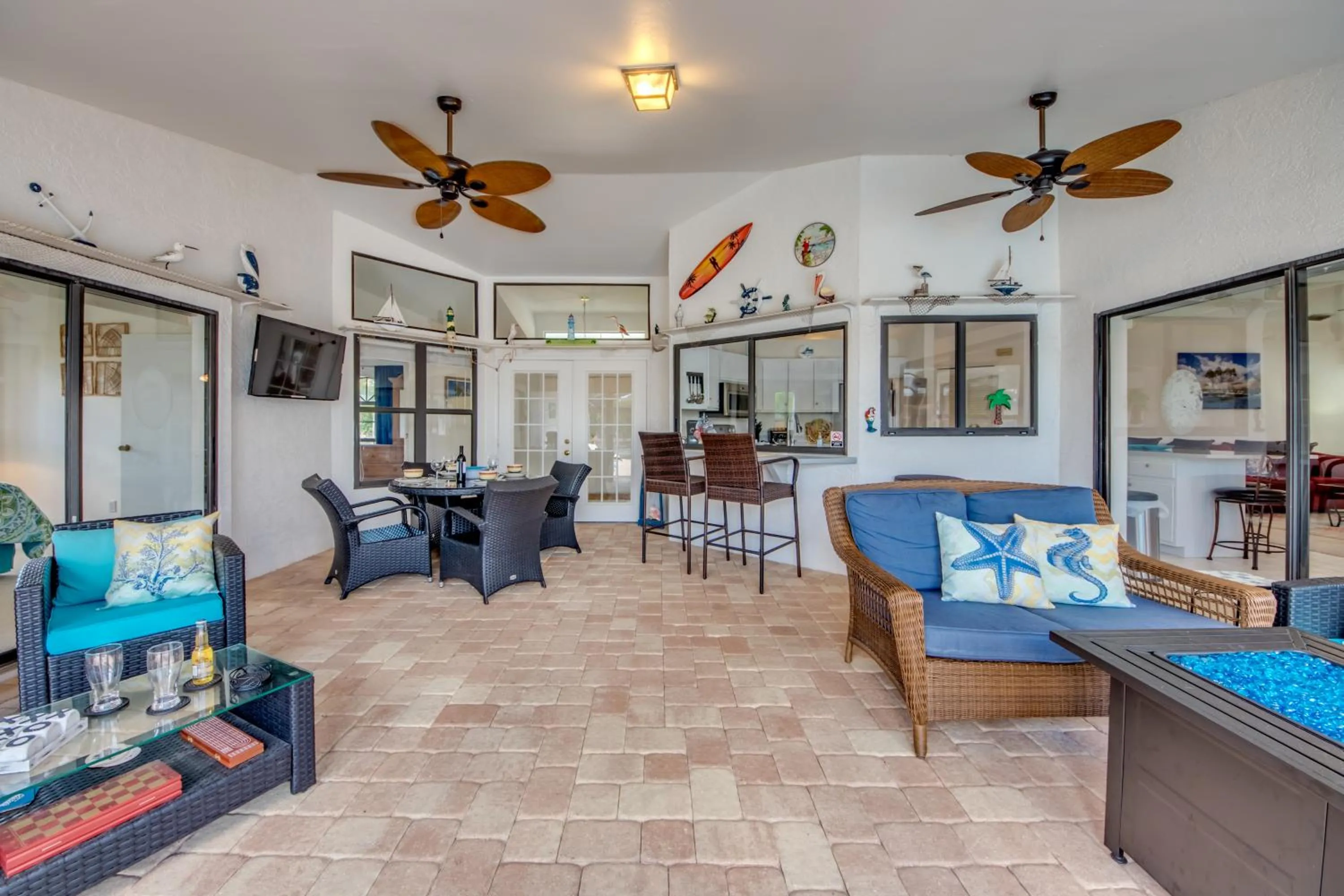 Villa McArita - 4 bedroom home w. heated pool on the water