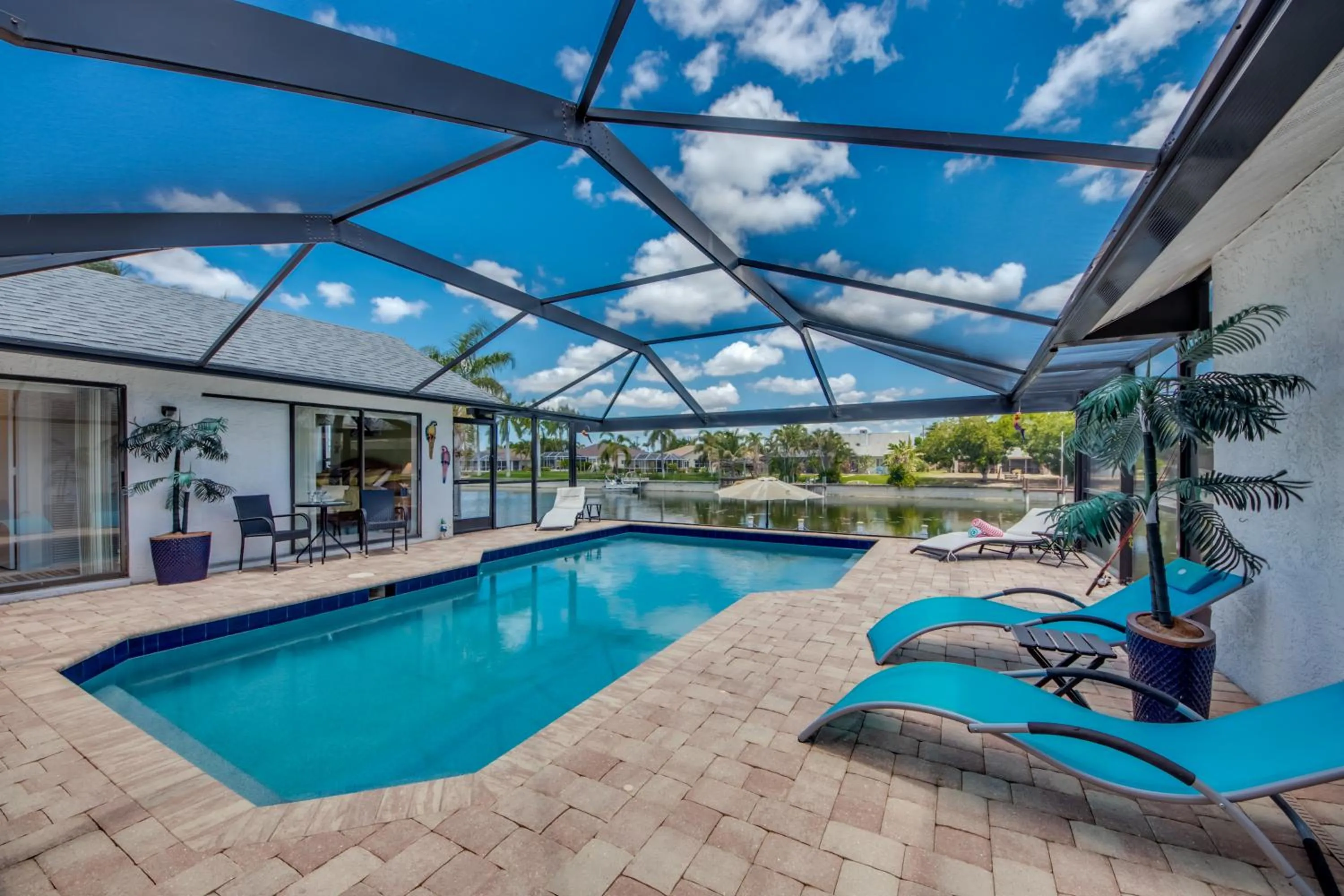 Villa McArita - 4 bedroom home w. heated pool on the water