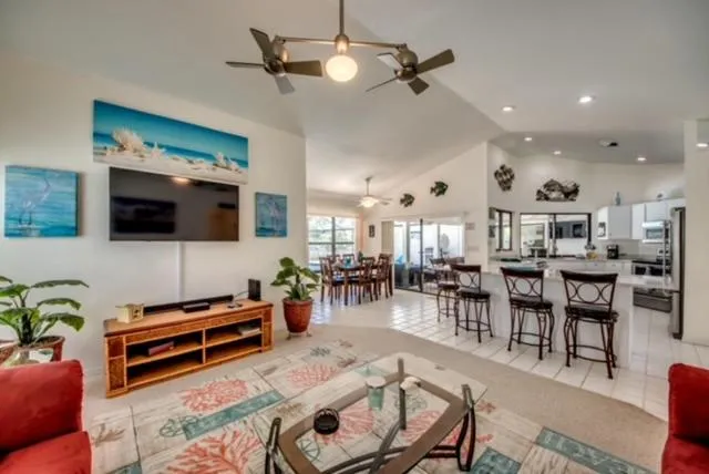 Villa McArita - 4 bedroom home w. heated pool on the water