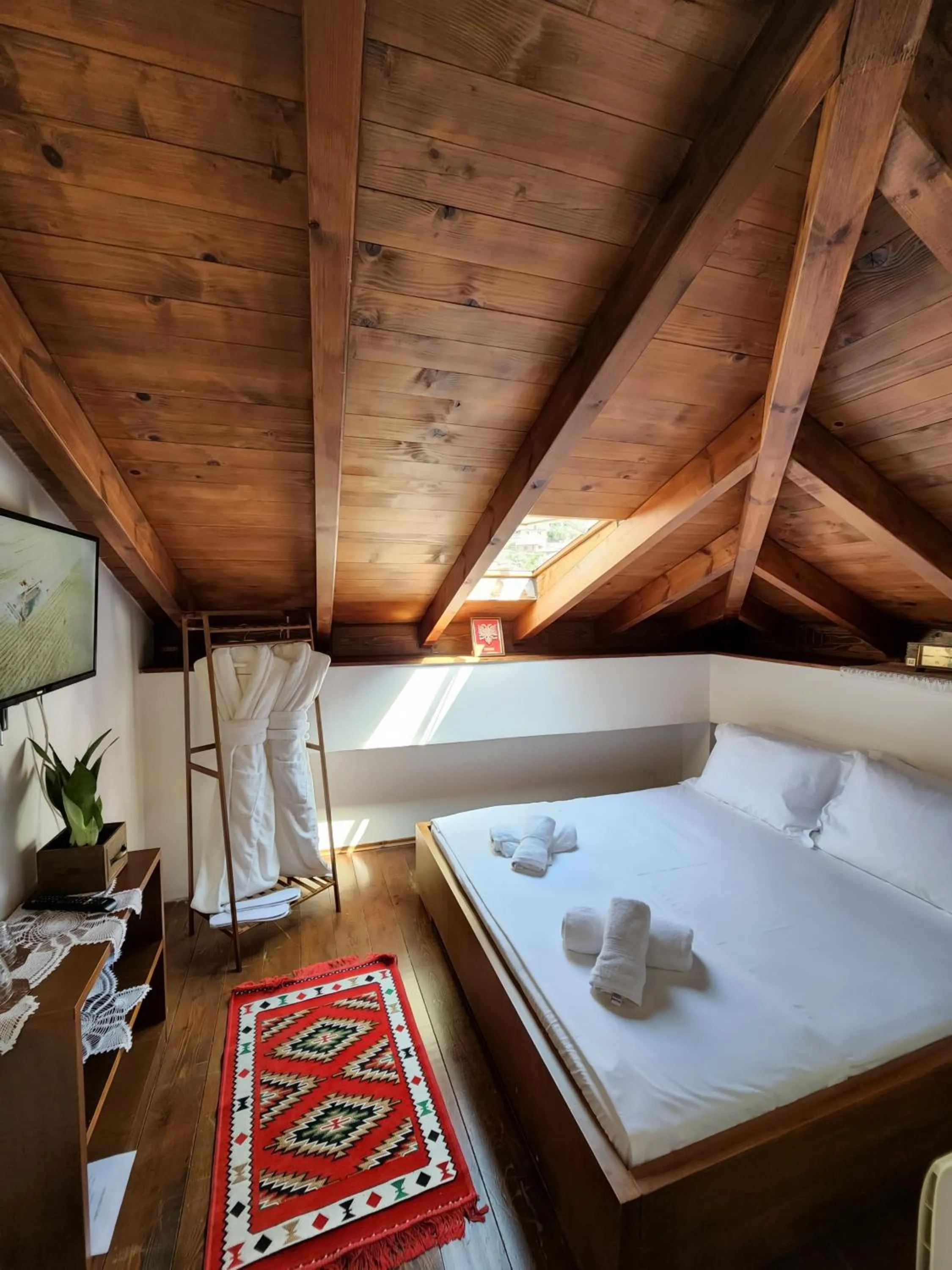 Communal lounge/ TV room, Bed in Sokak Boutique Hotel