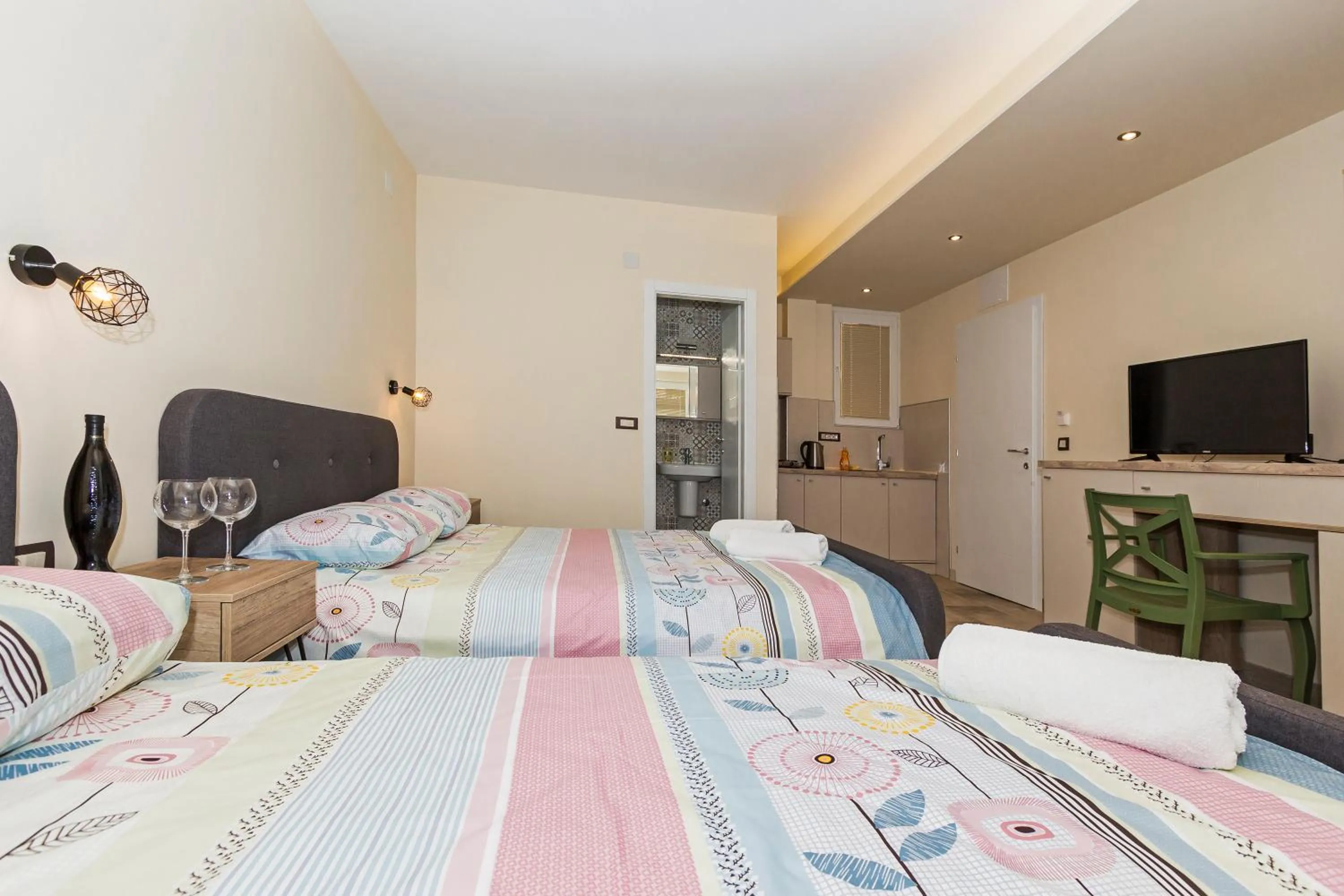 Kitchen or kitchenette, Bed in Bitrak Guest House