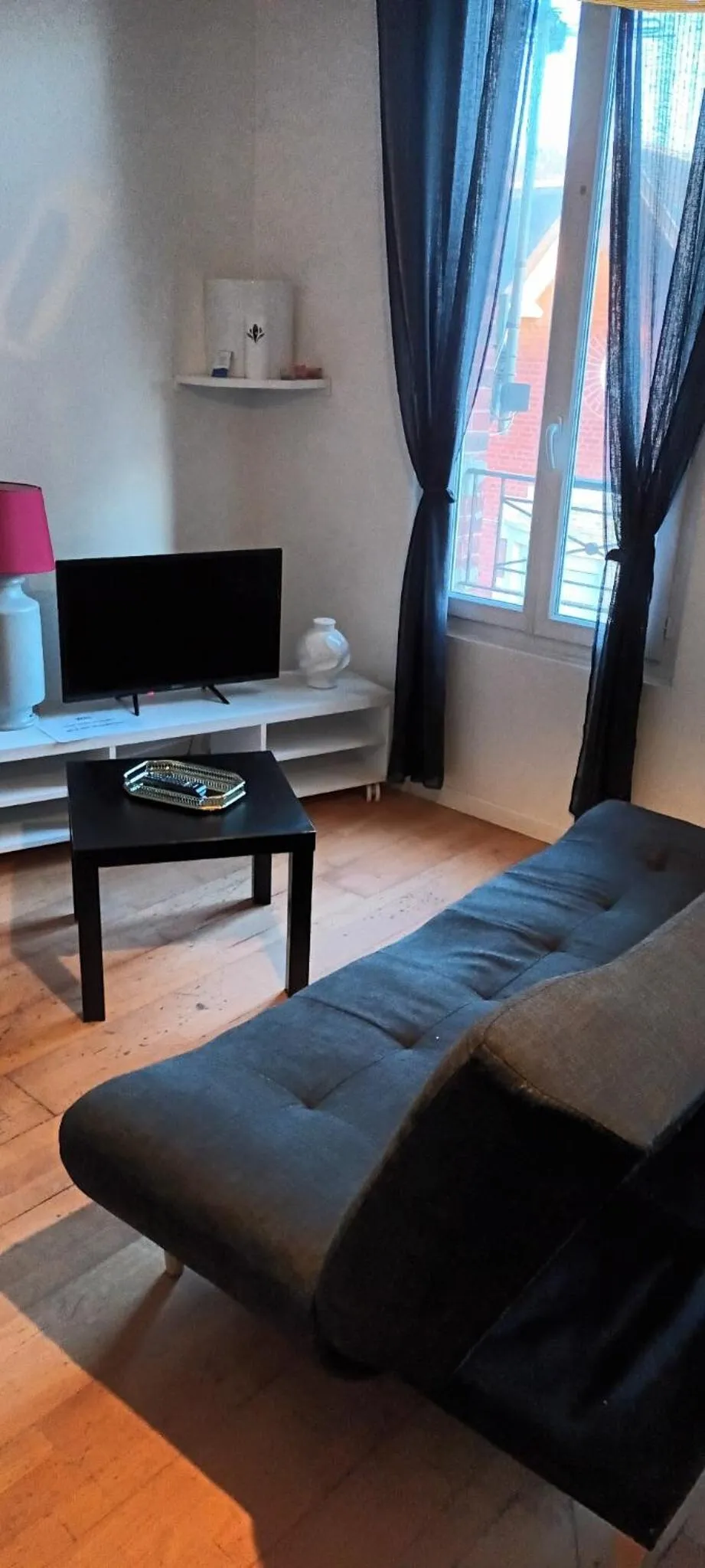 Living room, Bed in L'Escapade Mersoise