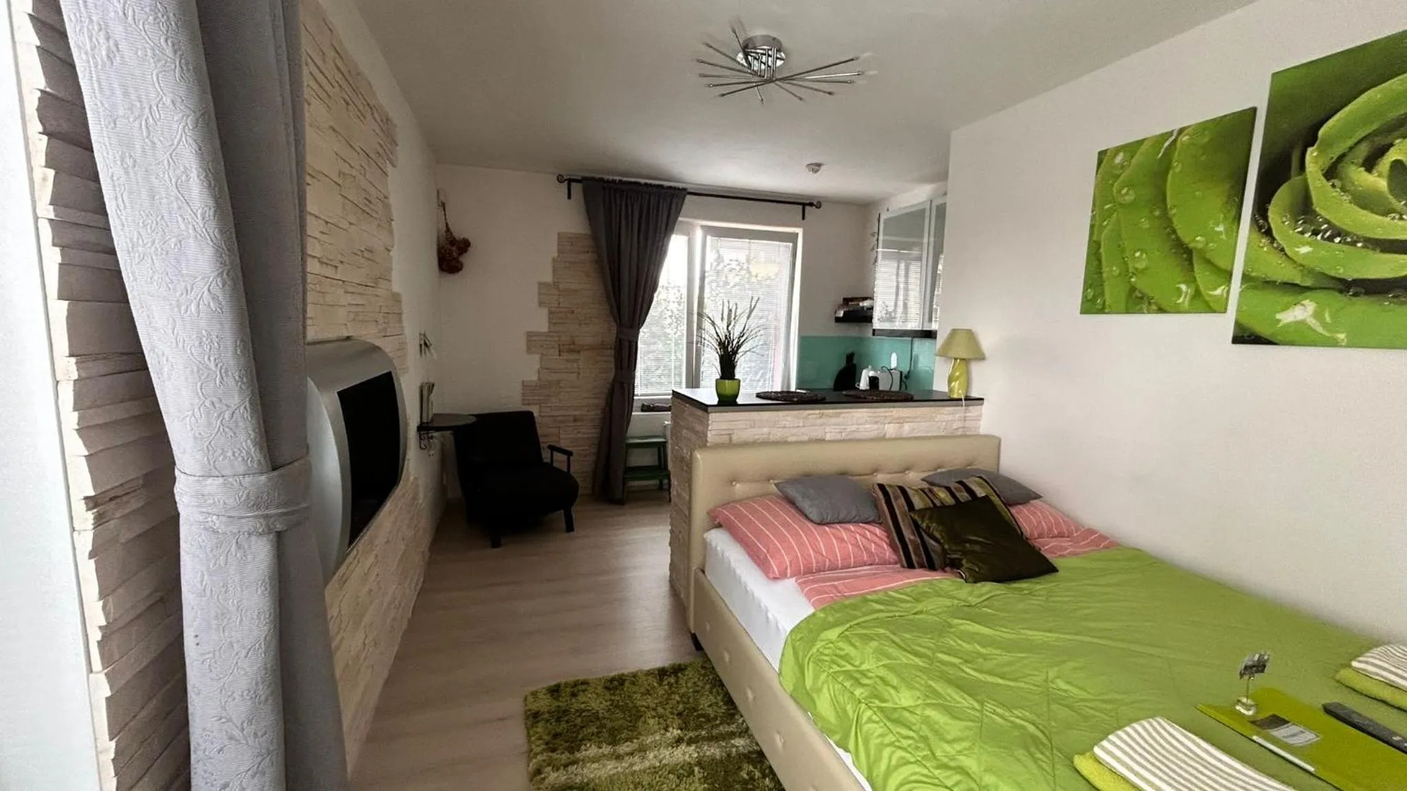 Bed in Bastien Studio near Airport