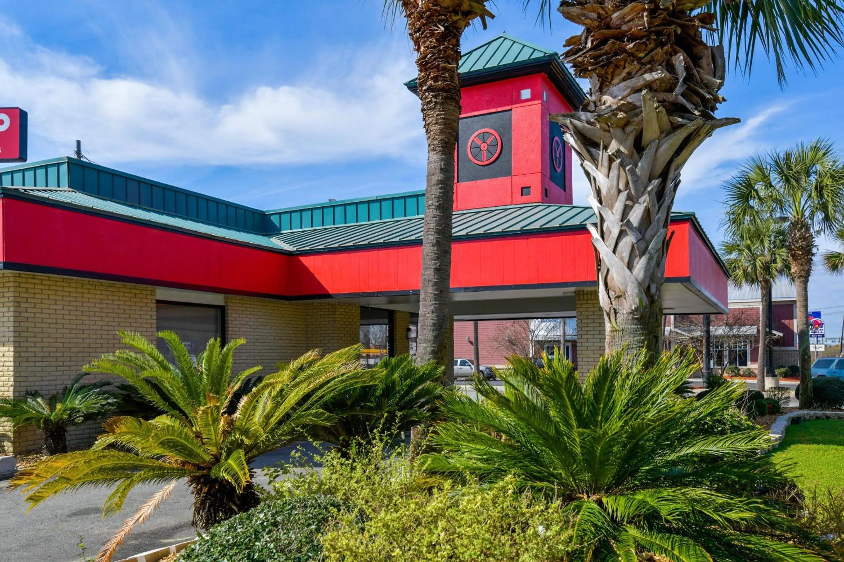 Facade/entrance in OYO Hotel Lake Park-Valdosta I-75, Exit 5