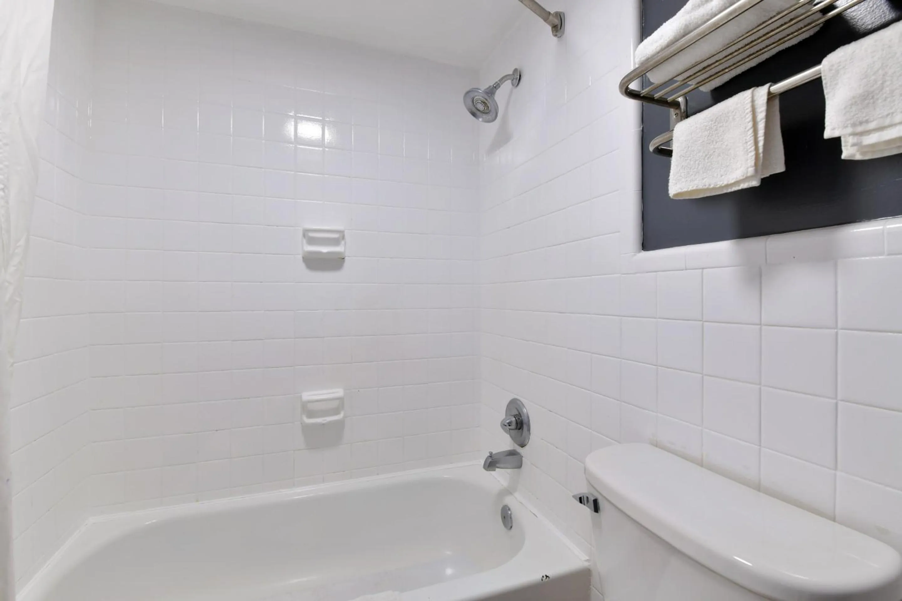 Bathroom in OYO Hotel Lake Park-Valdosta I-75, Exit 5