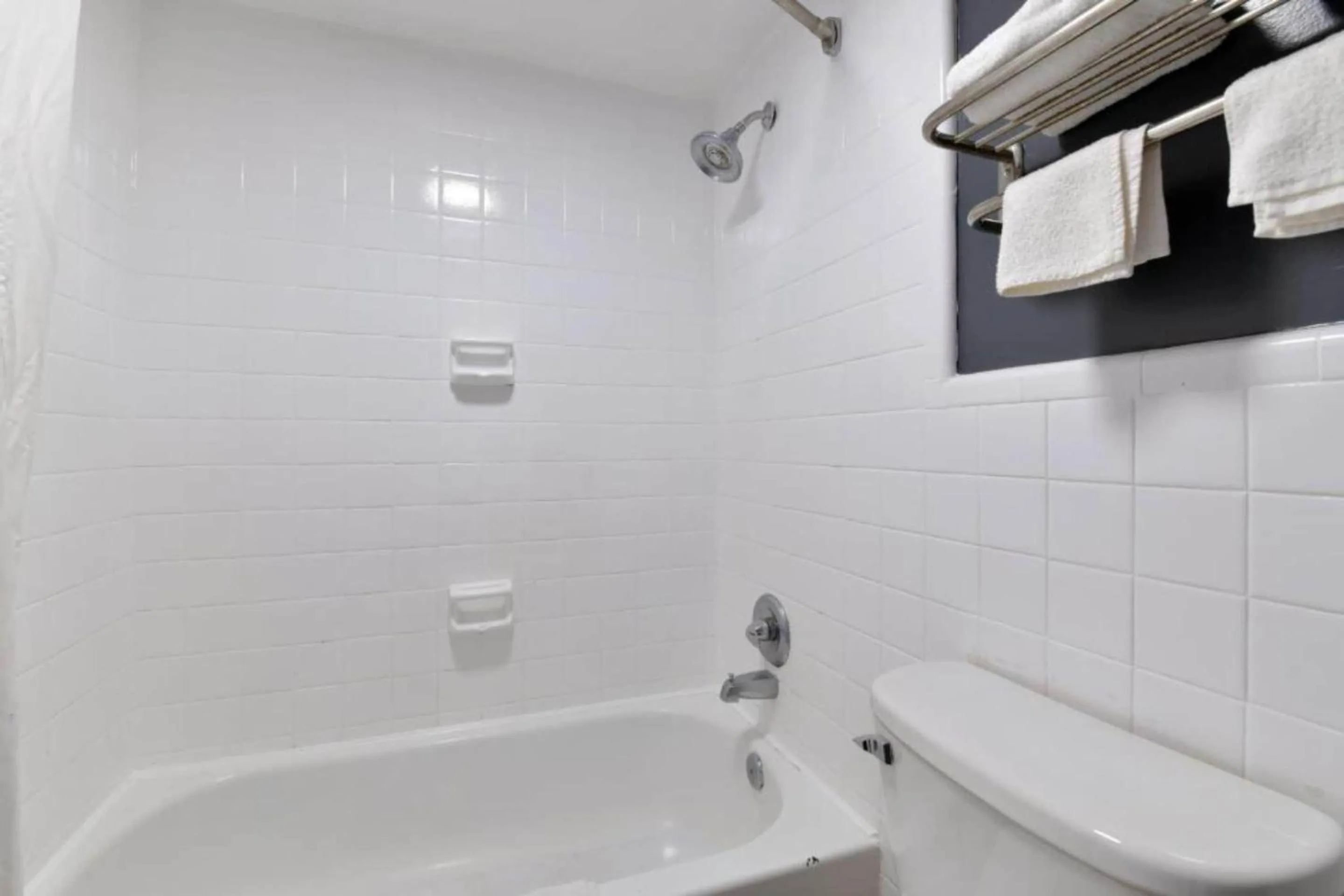 Bathroom in OYO Hotel Lake Park-Valdosta I-75, Exit 5