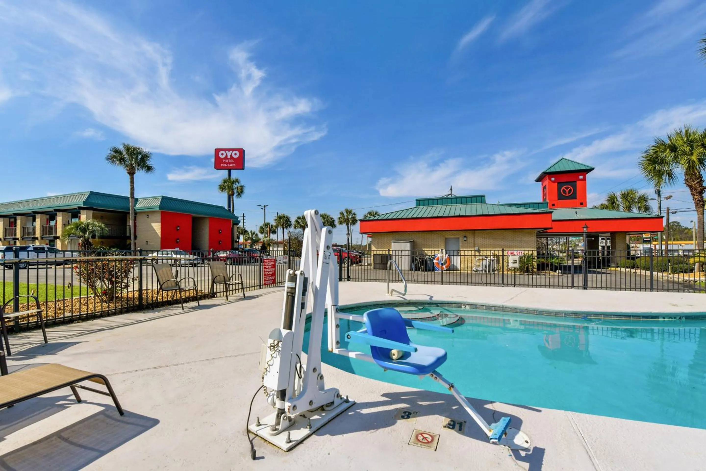 Swimming pool in OYO Hotel Lake Park-Valdosta I-75, Exit 5
