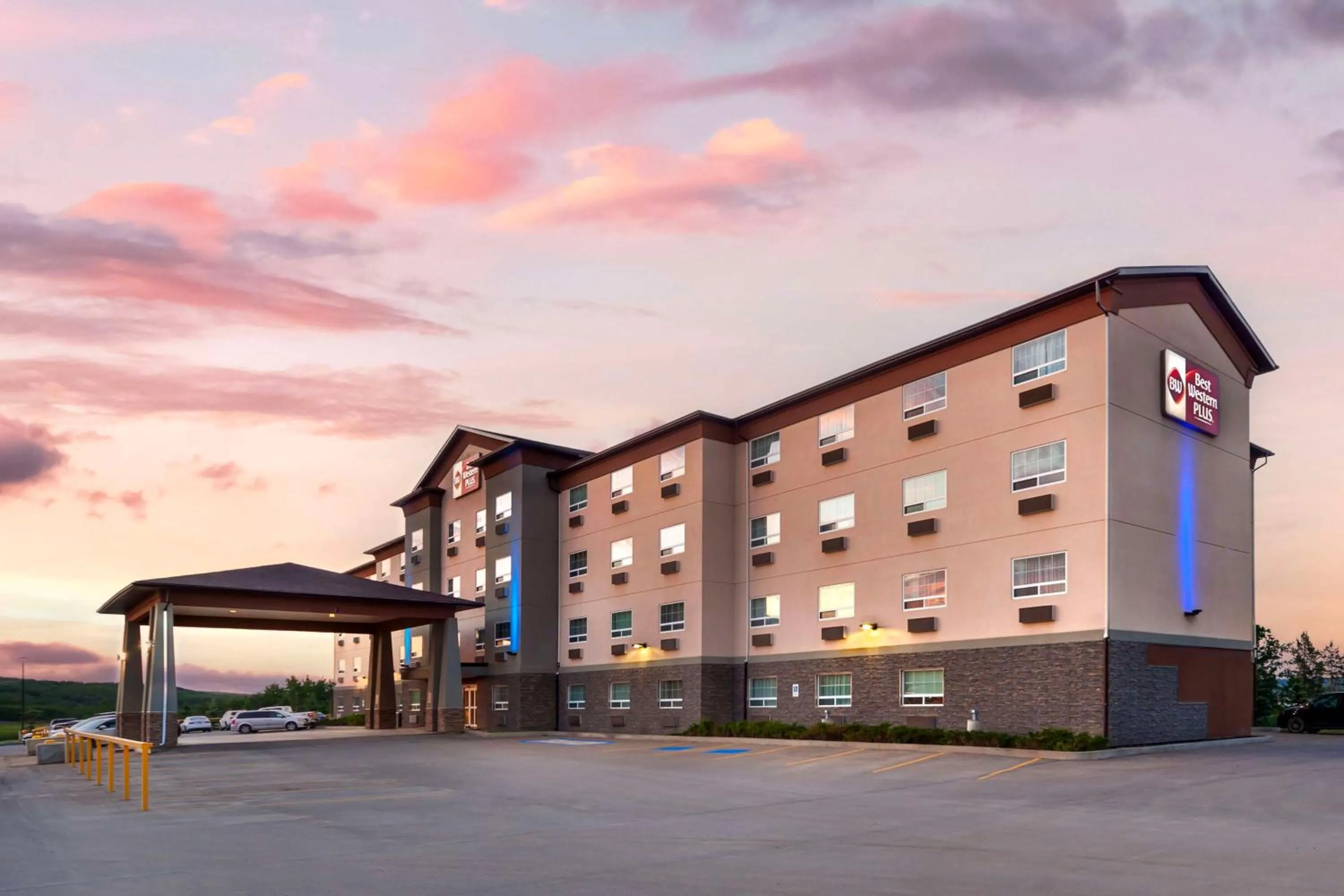 Property building in Best Western Plus Peace River Hotel & Suites