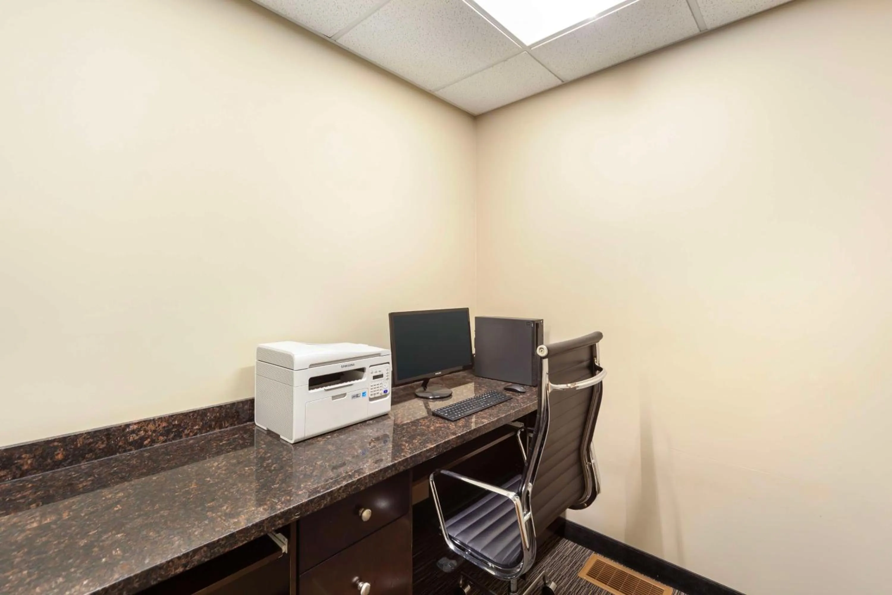 Business facilities in Best Western Plus Peace River Hotel & Suites