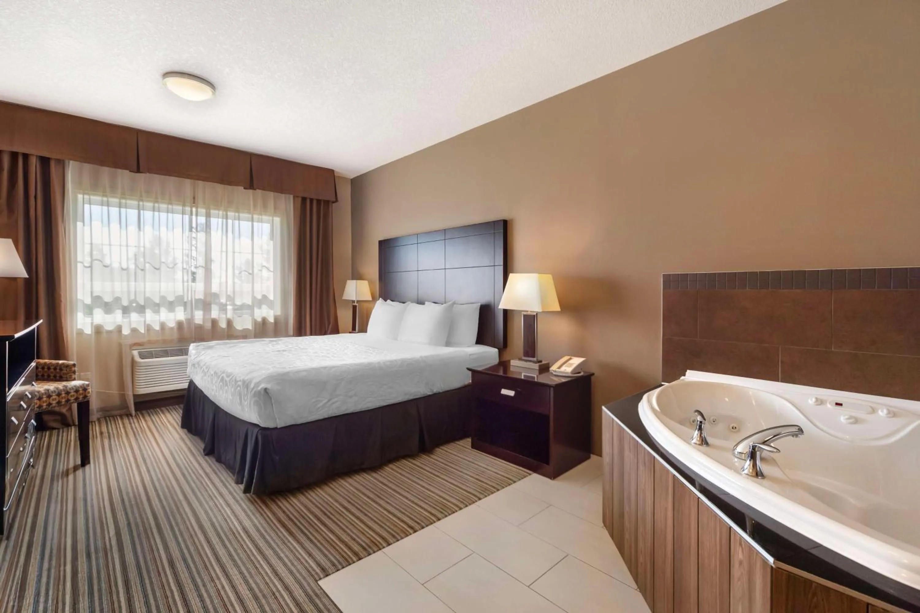 Bedroom, Bed in Best Western Plus Peace River Hotel & Suites