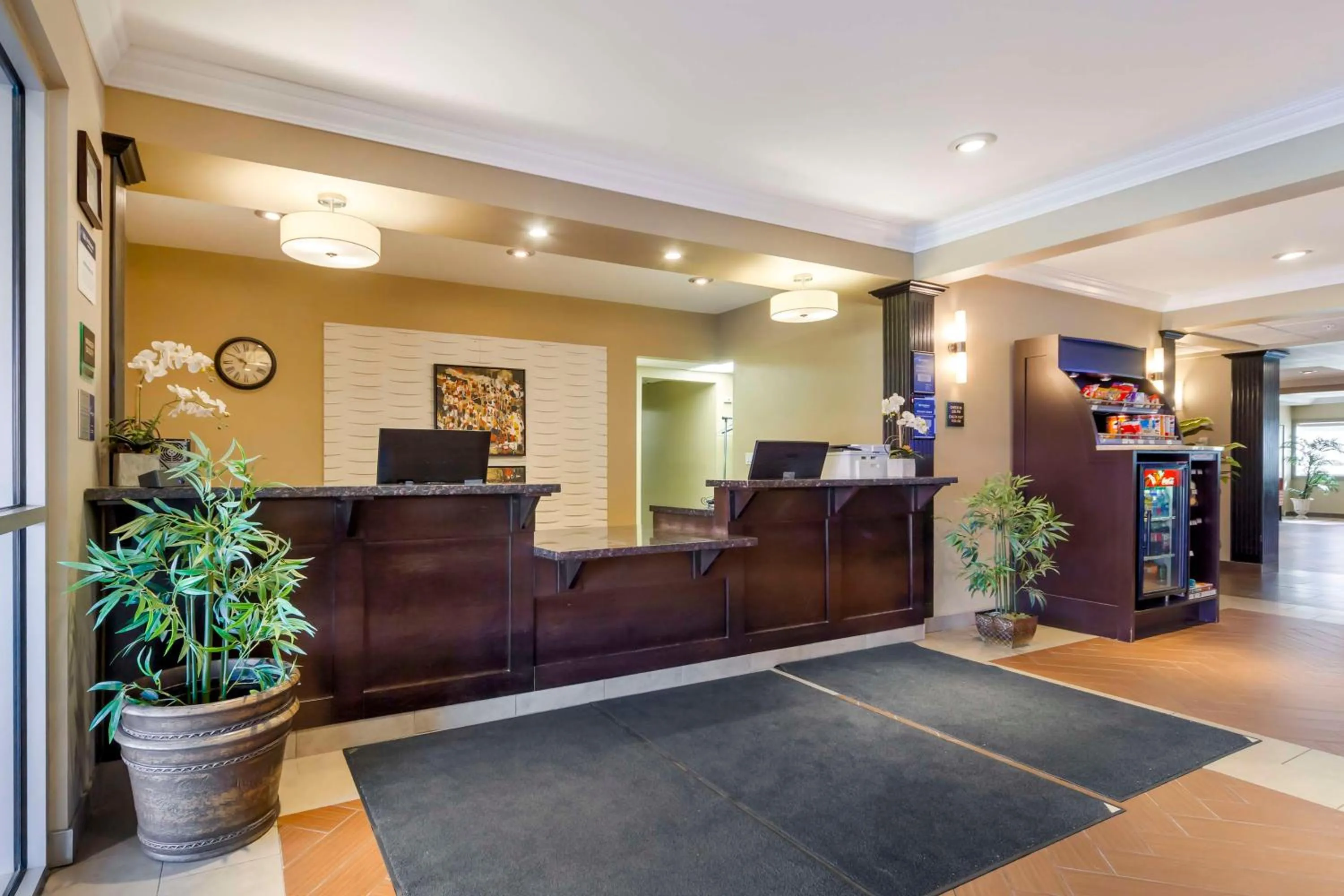 Lobby or reception in Best Western Plus Peace River Hotel & Suites