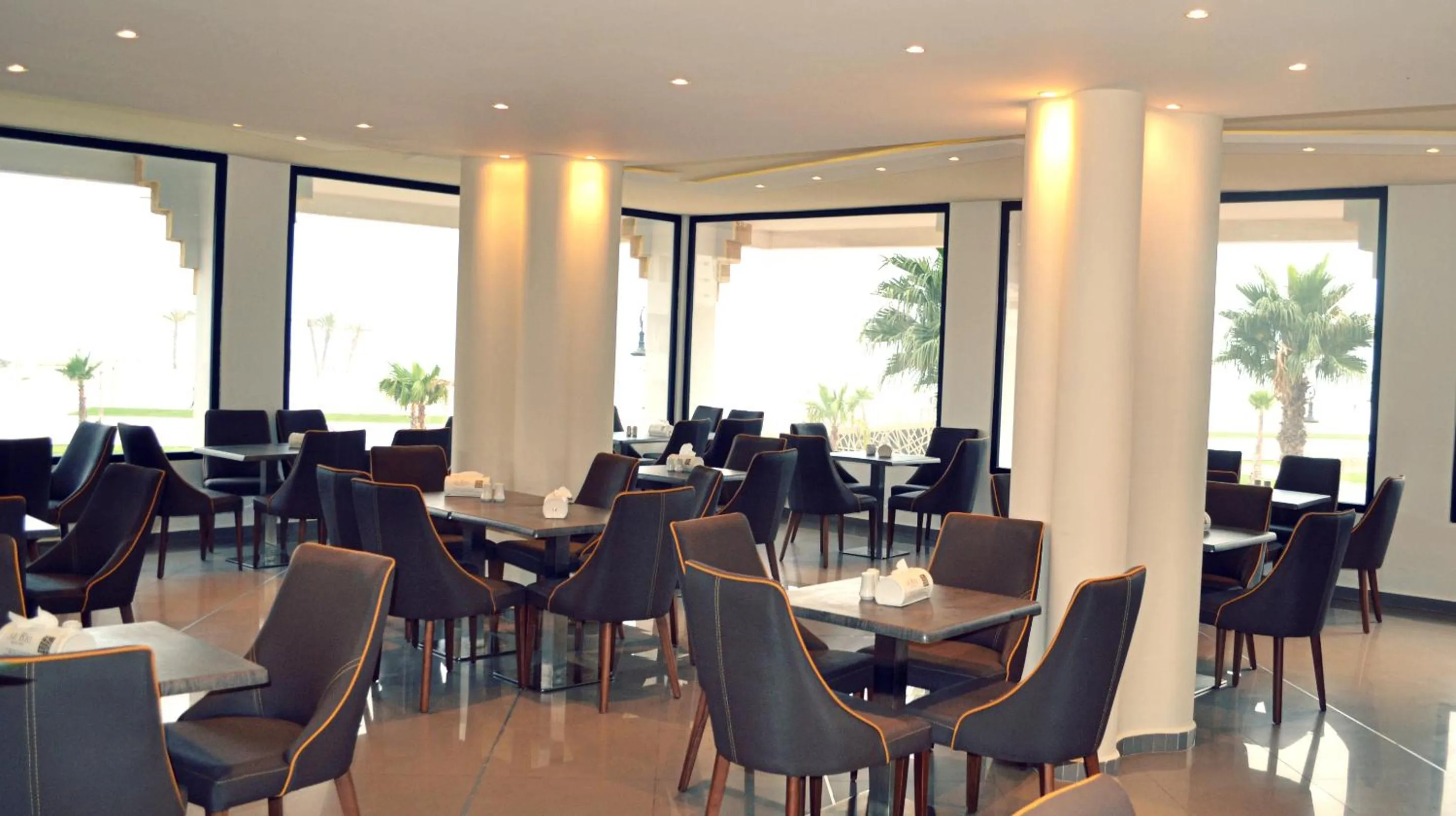 Restaurant/places to eat in Le Rio Appart-Hotel City Center