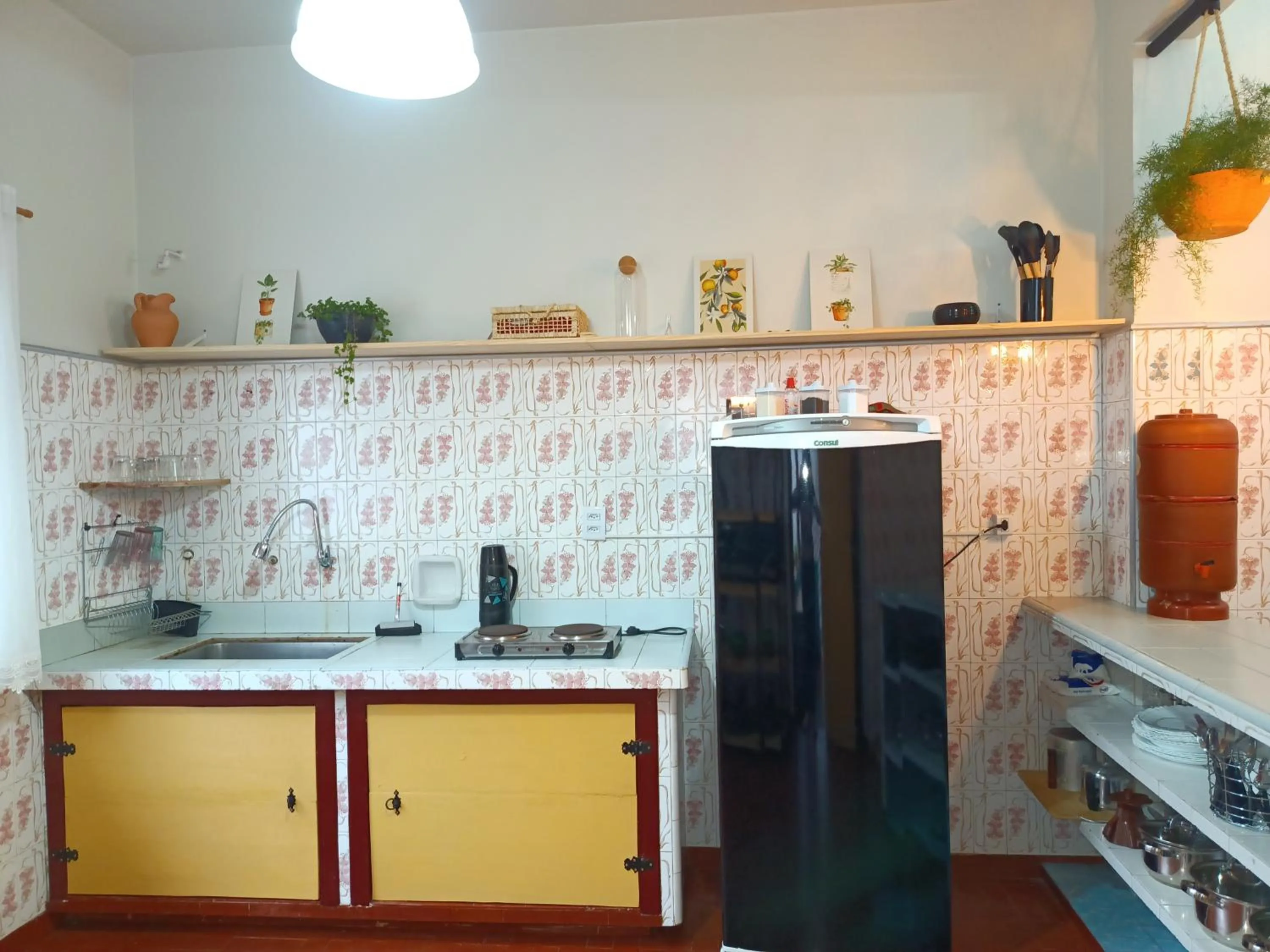 Kitchen or kitchenette in É Hostel