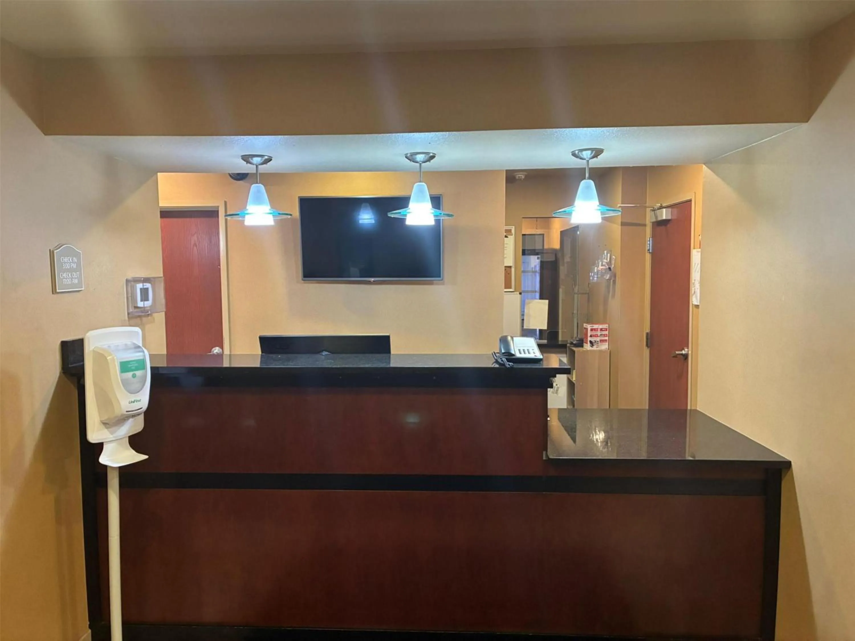Lobby or reception in SureStay by Best Western Salem