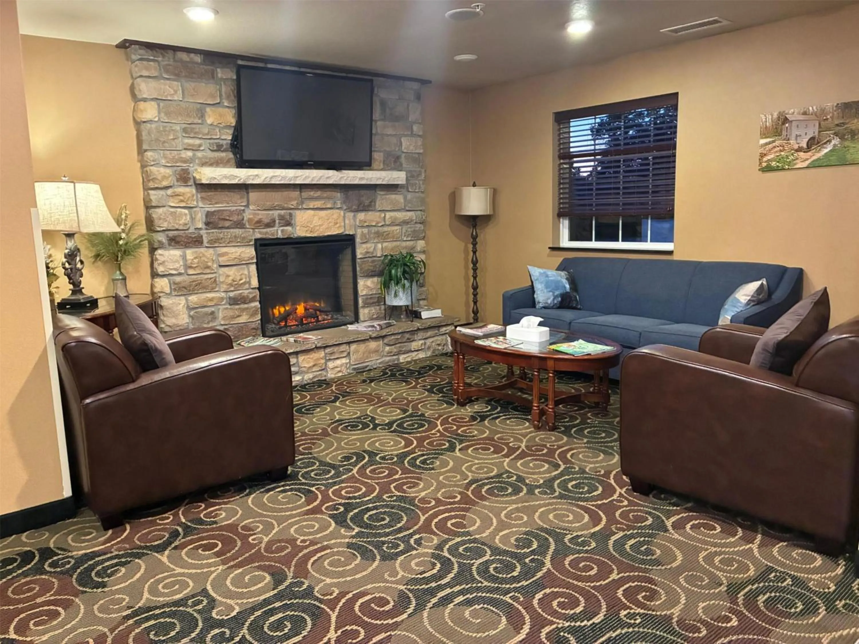 Lobby or reception in SureStay by Best Western Salem